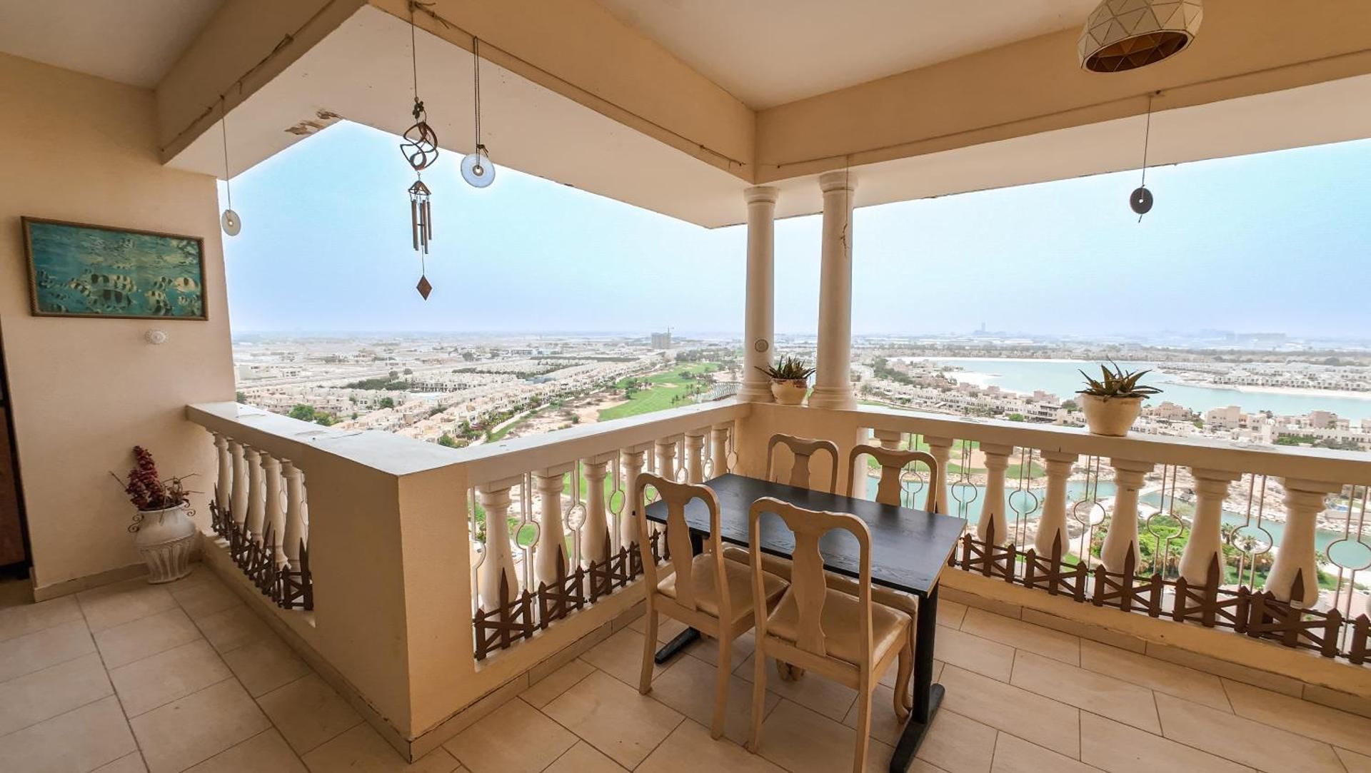 One-Bedroom Apartment with Lake View
