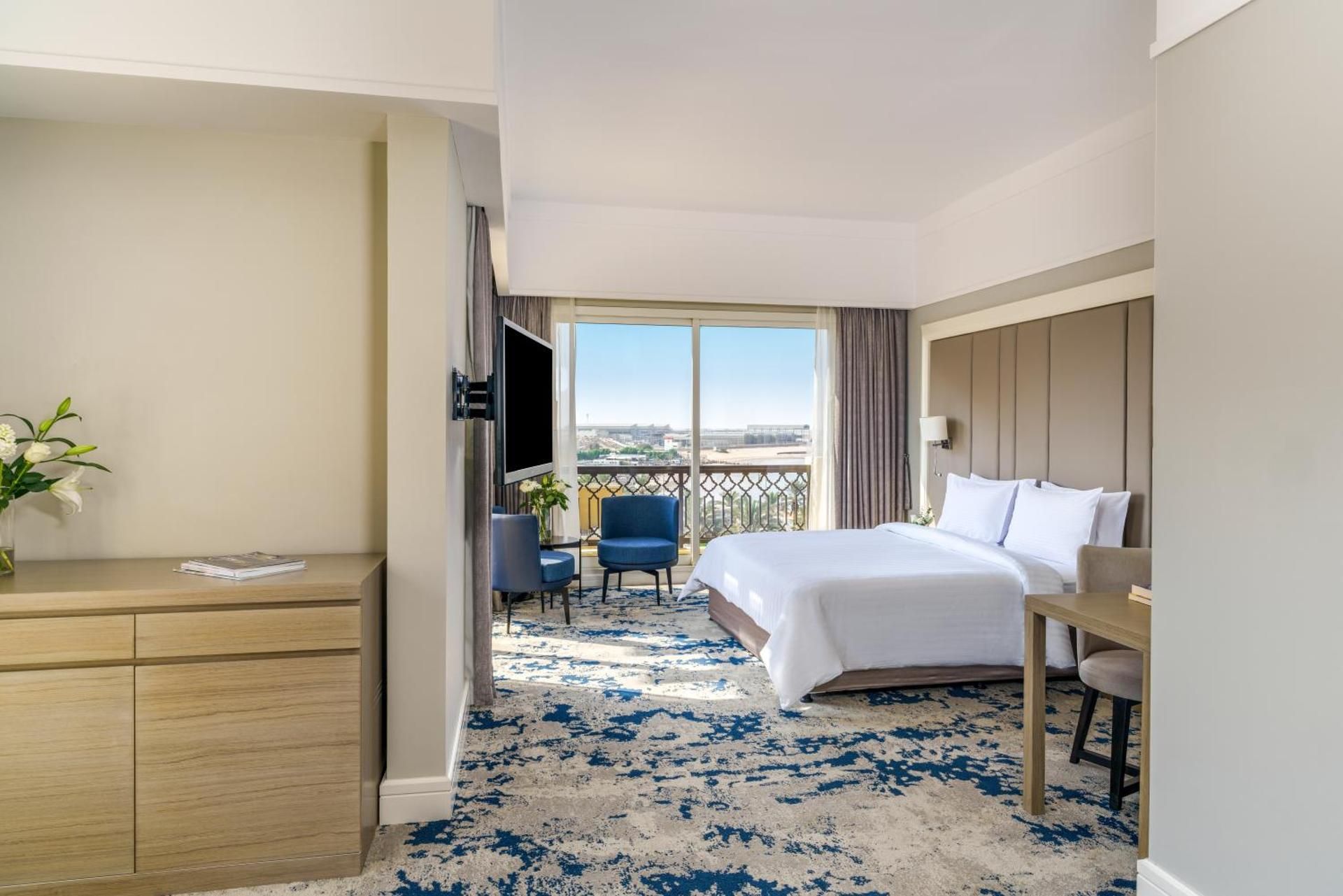 Interconnecting Premium Family Suite with Pool or Sea View