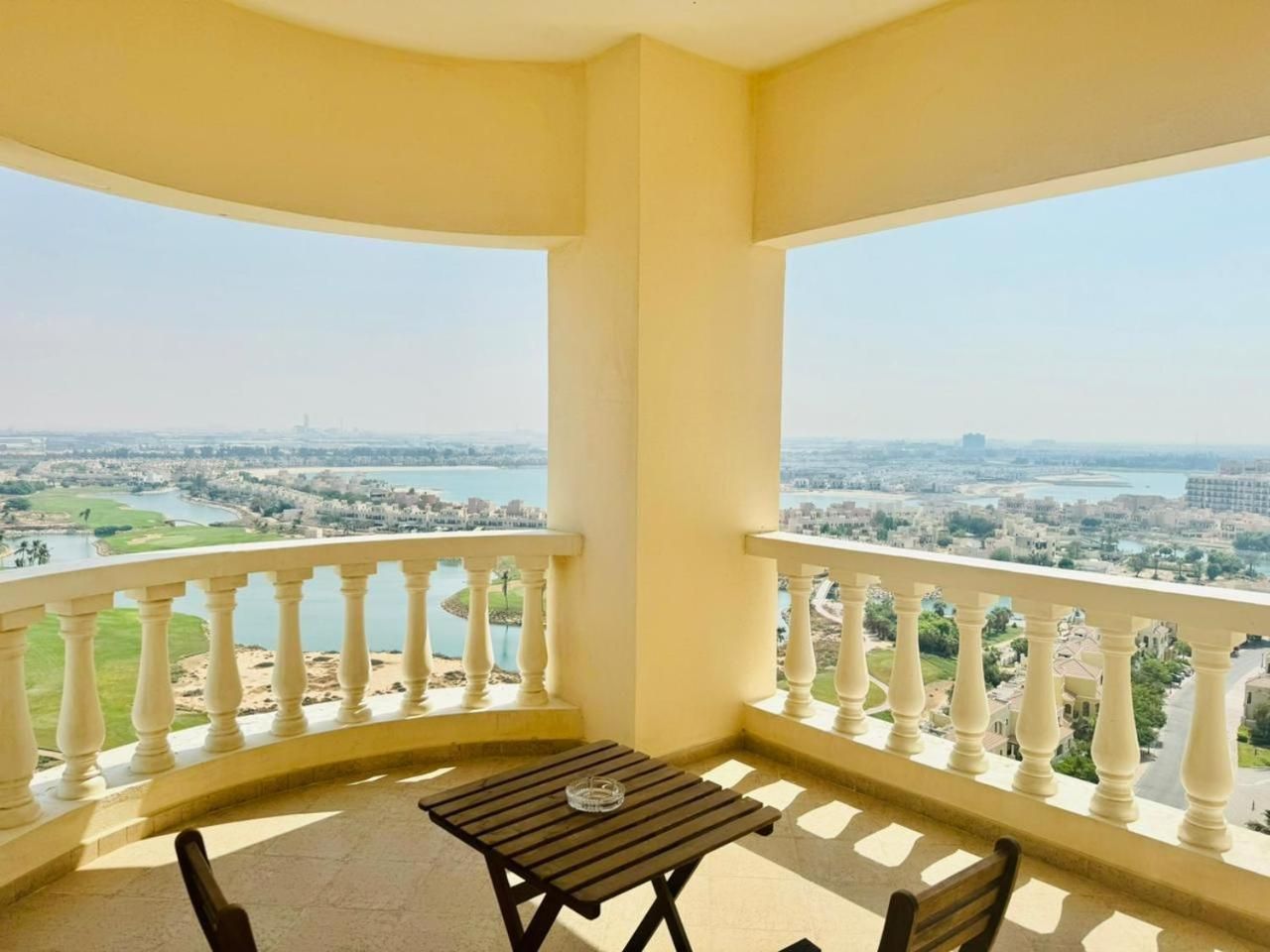 Apartment with Lake View