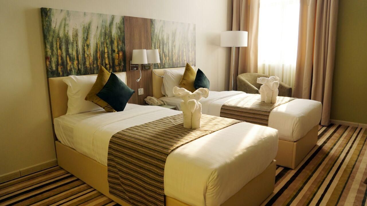 Deluxe Suite Room, 1 Bedroom Larger Suite, 1 King, City view