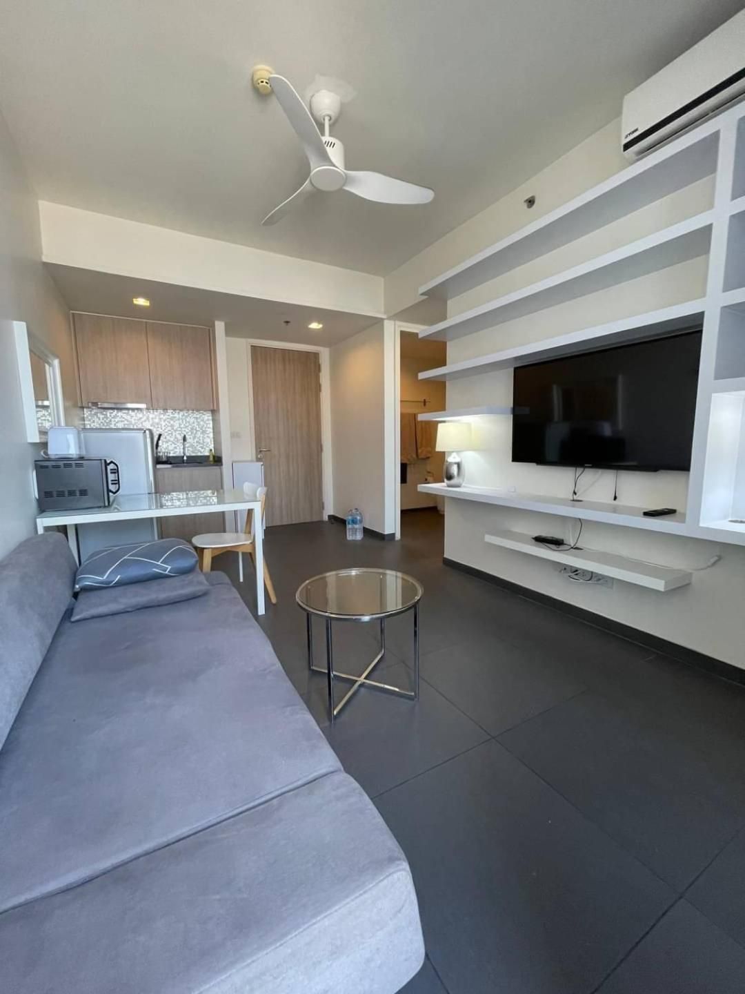 shared lounge/tv area