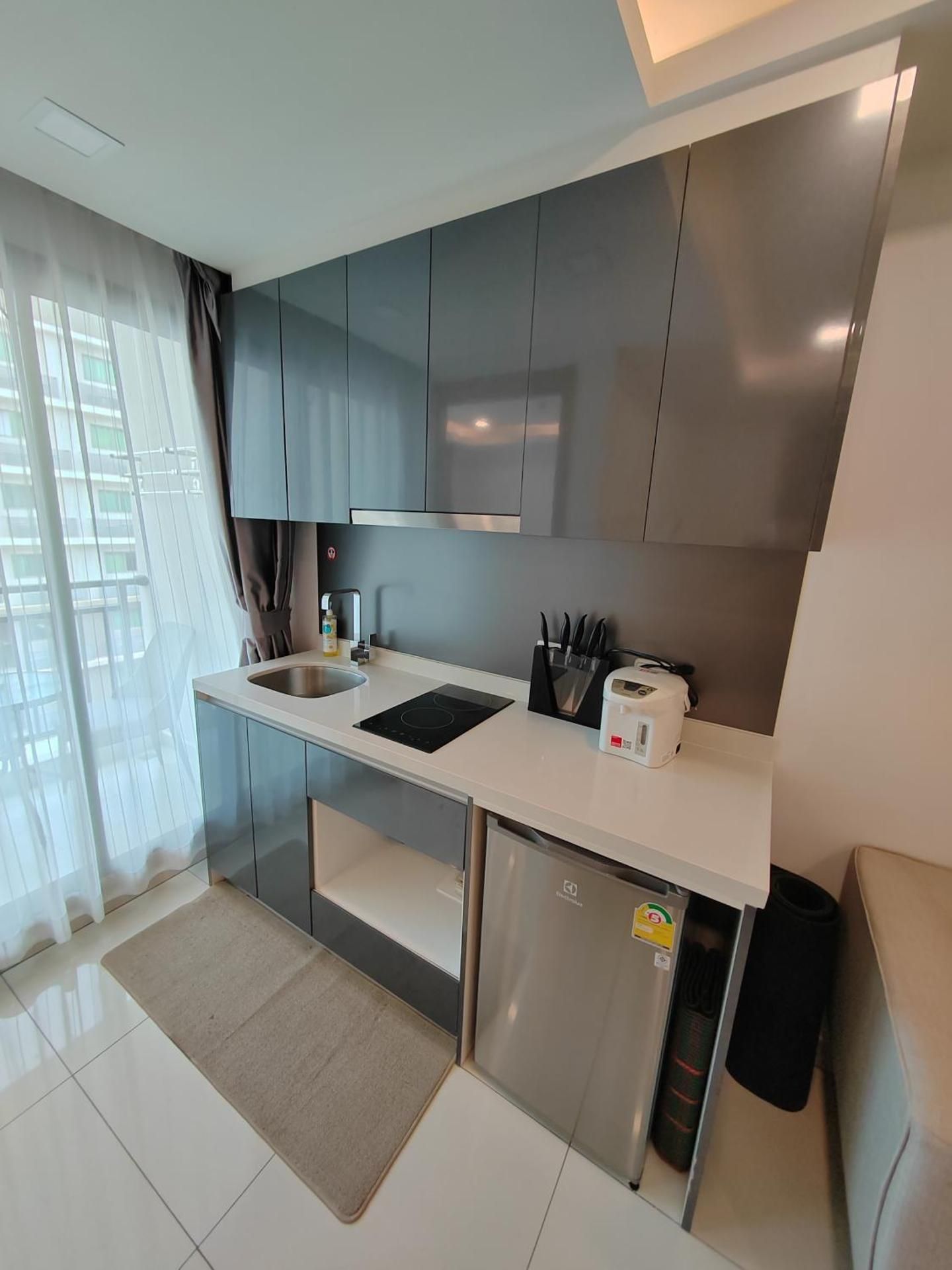 Arcadia Beach Continental One-Bedroom Apartment 2