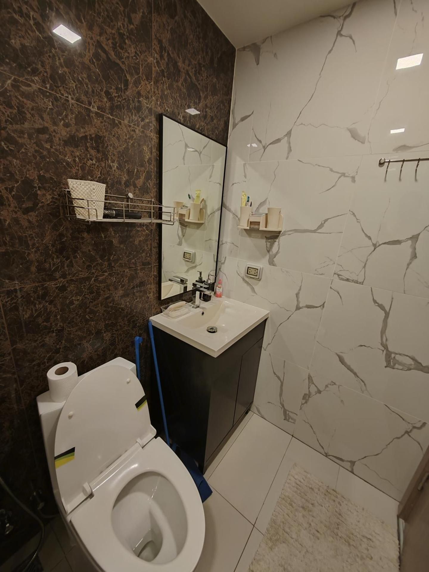 Arcadia Beach Continental One-Bedroom Apartment