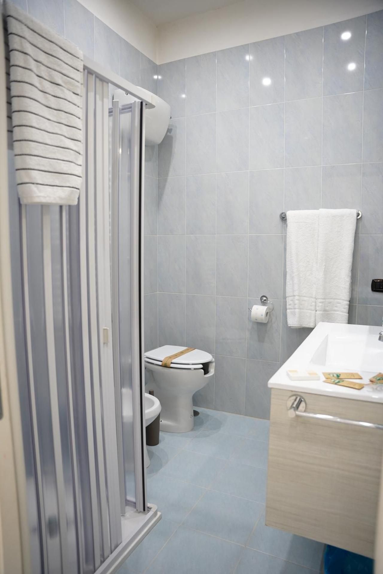 La Maison di Donna Elena Two-Bedroom Standard Apartment 3