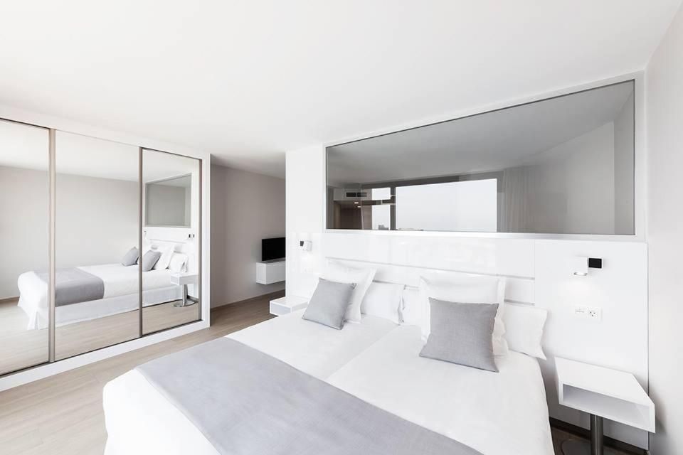 One-Bedroom Apartment with Sea View
