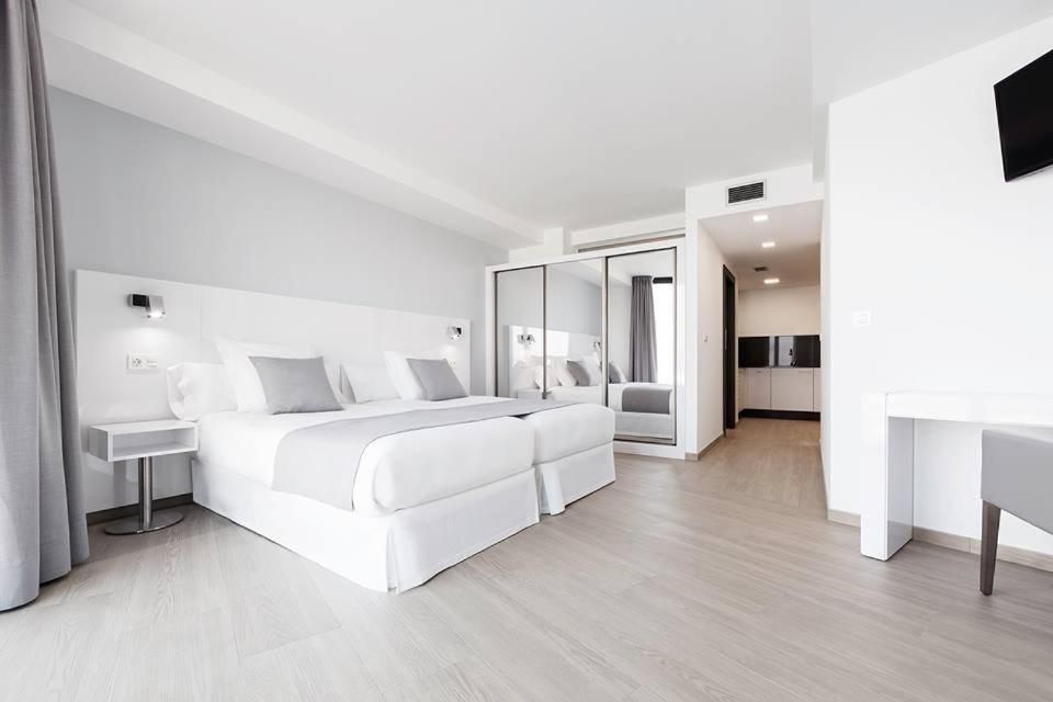 One-Bedroom Apartment with Sea View
