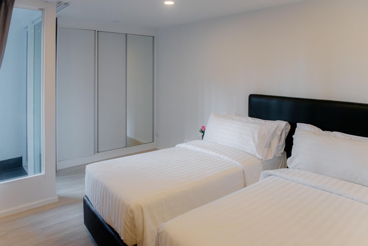 The Rizin Hotel Phratamnak Standard Twin Room 2