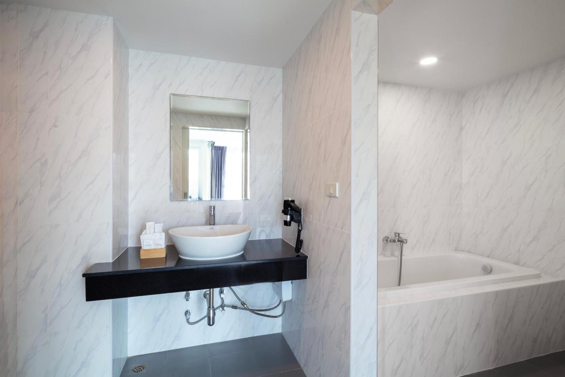 The Rizin Hotel Phratamnak Two-Bedroom Suite 2