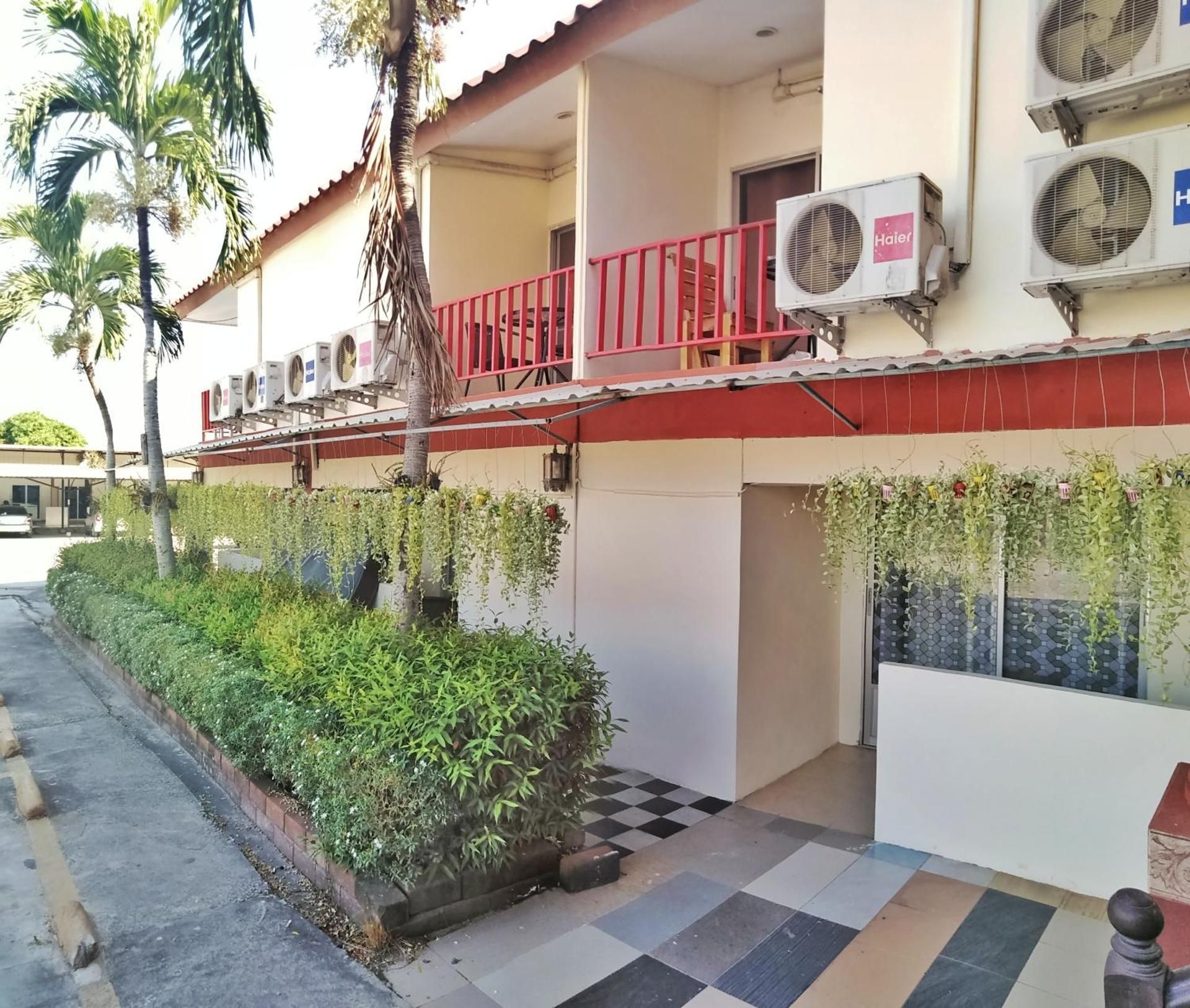 Baan Keaw Ruean Kwan