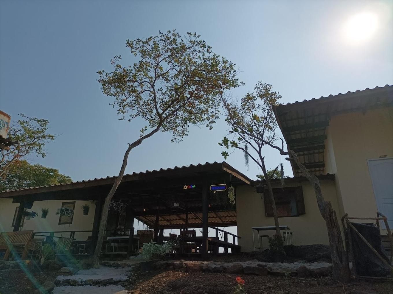 Parinya Hill Homestay & Cafe