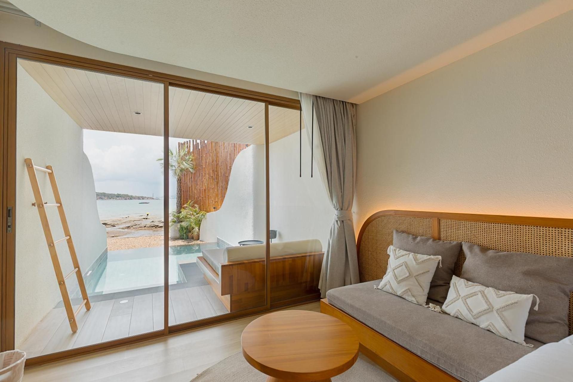 Tasana bar and luxury resort King Room with Sea View