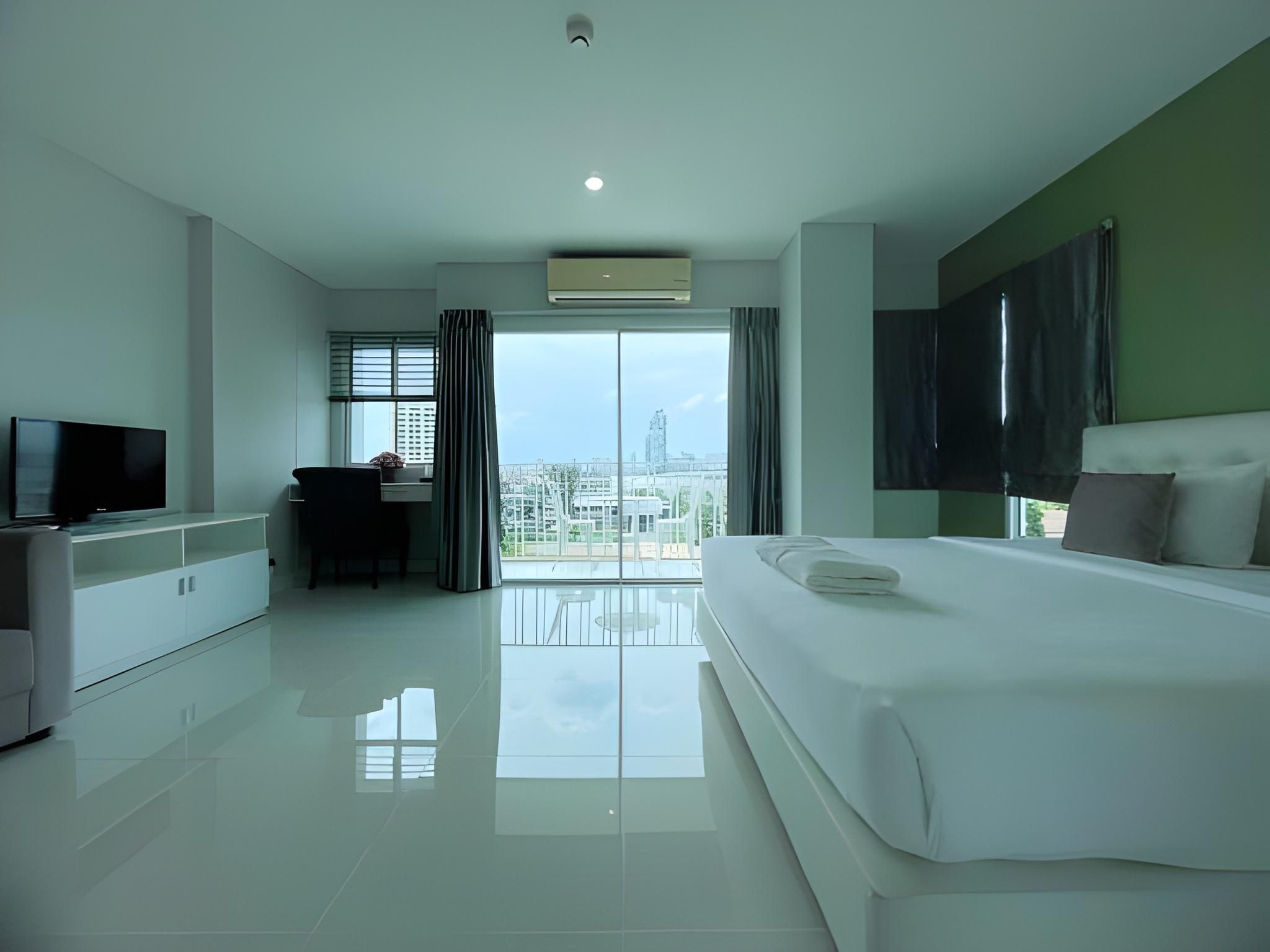Superior Corner Room