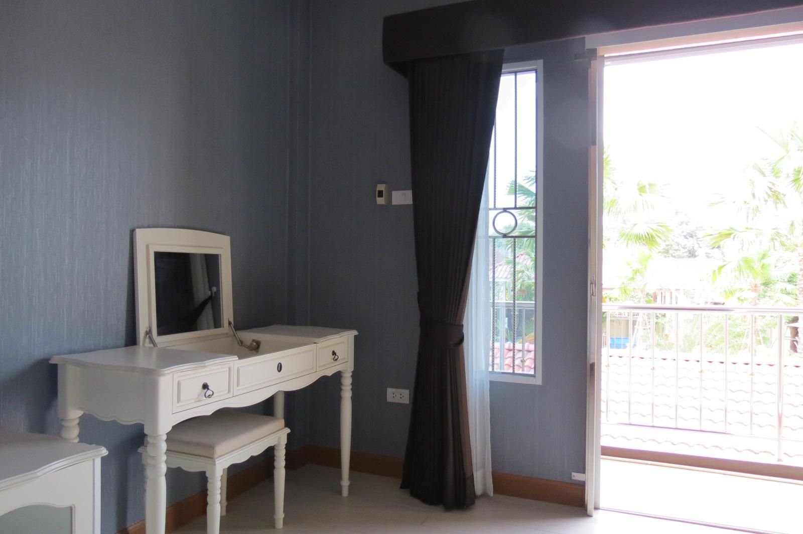 Baan Bee Residence Deluxe Balcony 3