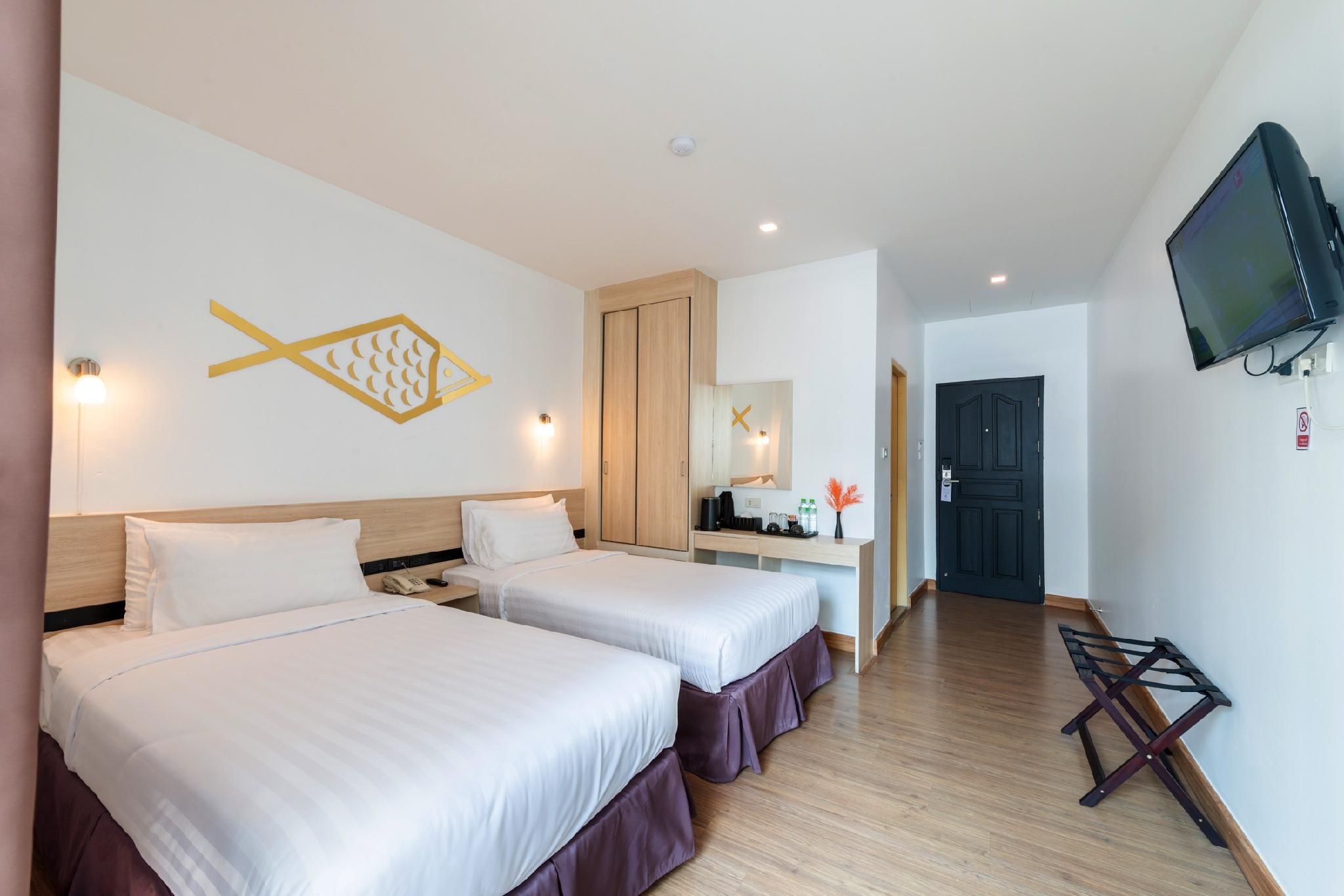 Deluxe Twin Pool View