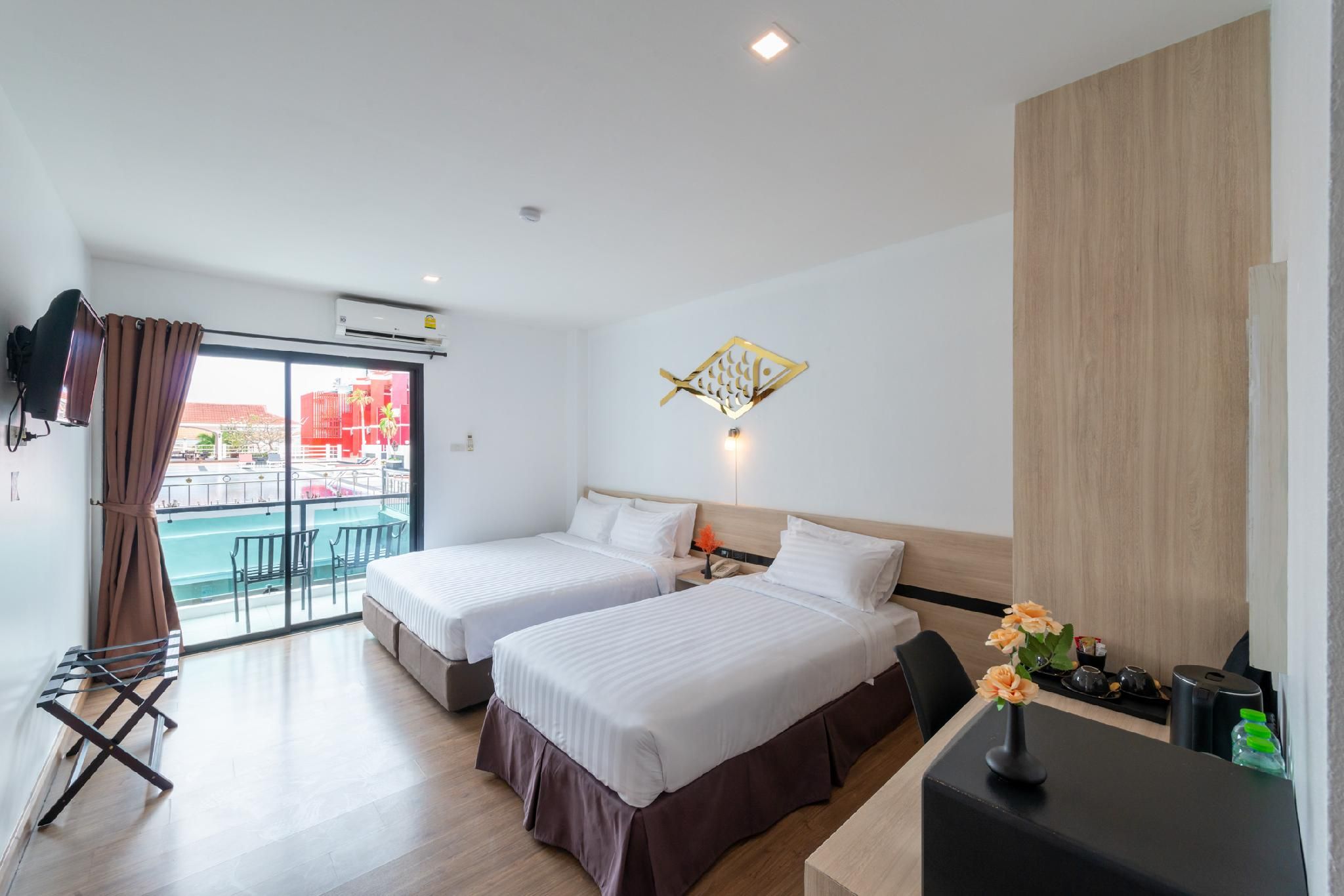 Deluxe Triple Pool View