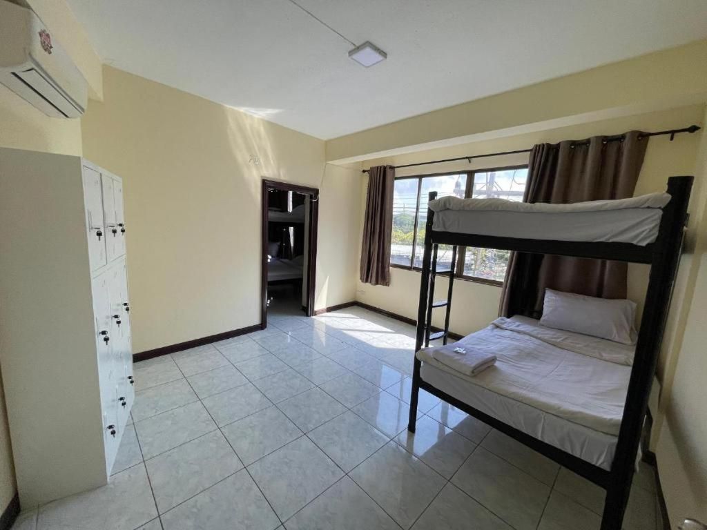 Bunk Bed in Mixed Dormitory Room