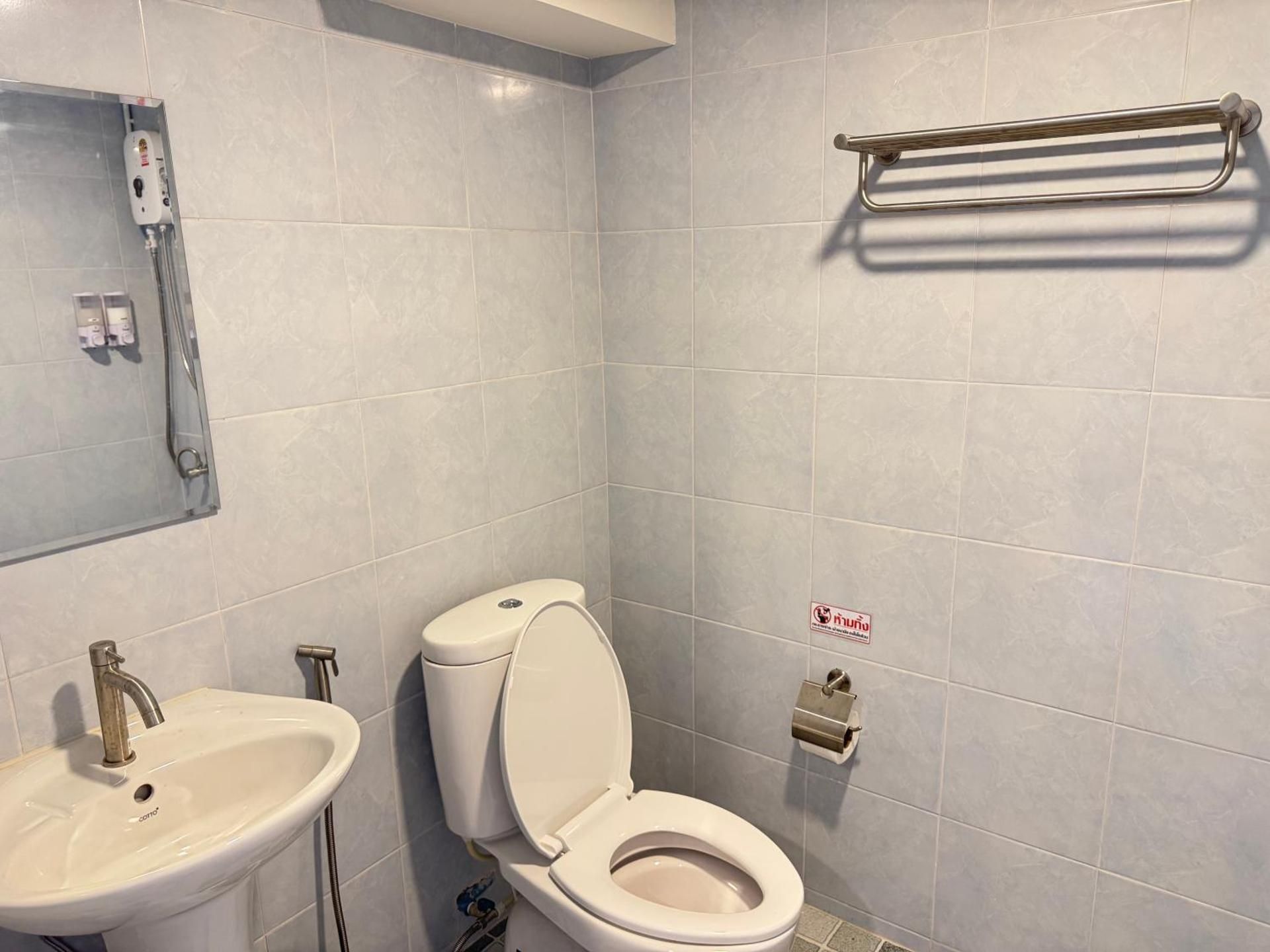 Single Room with Shared Bathroom