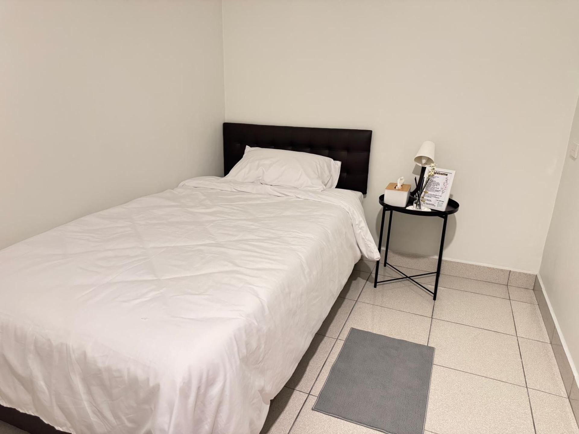 Single Room with Shared Bathroom