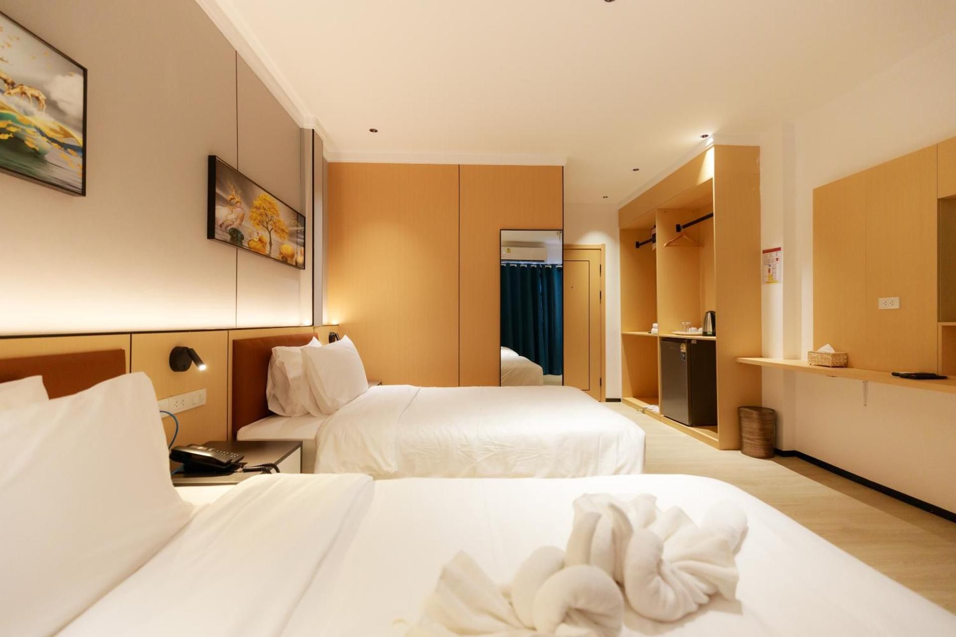 Twin Room with City View