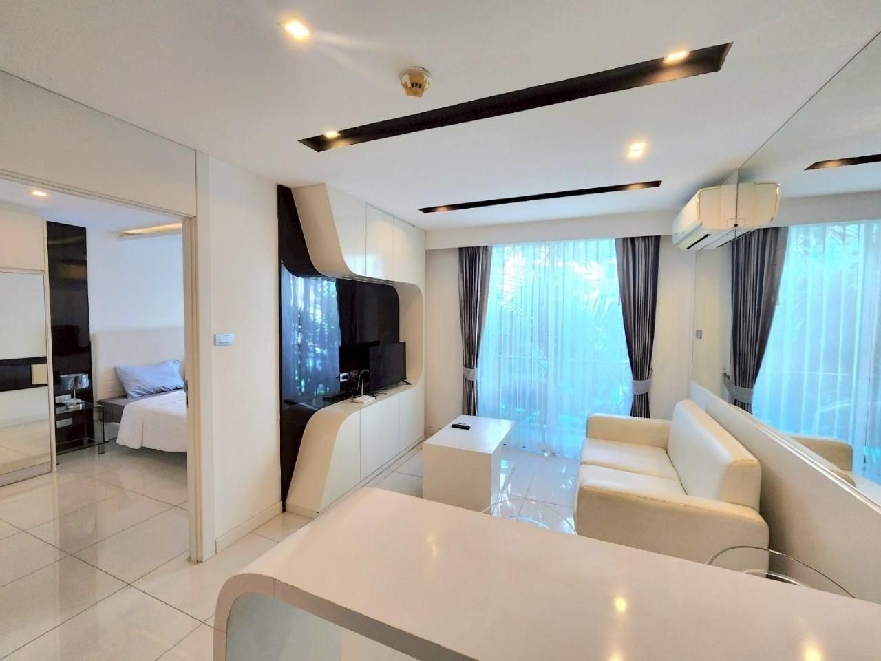 King Suite with Pool View