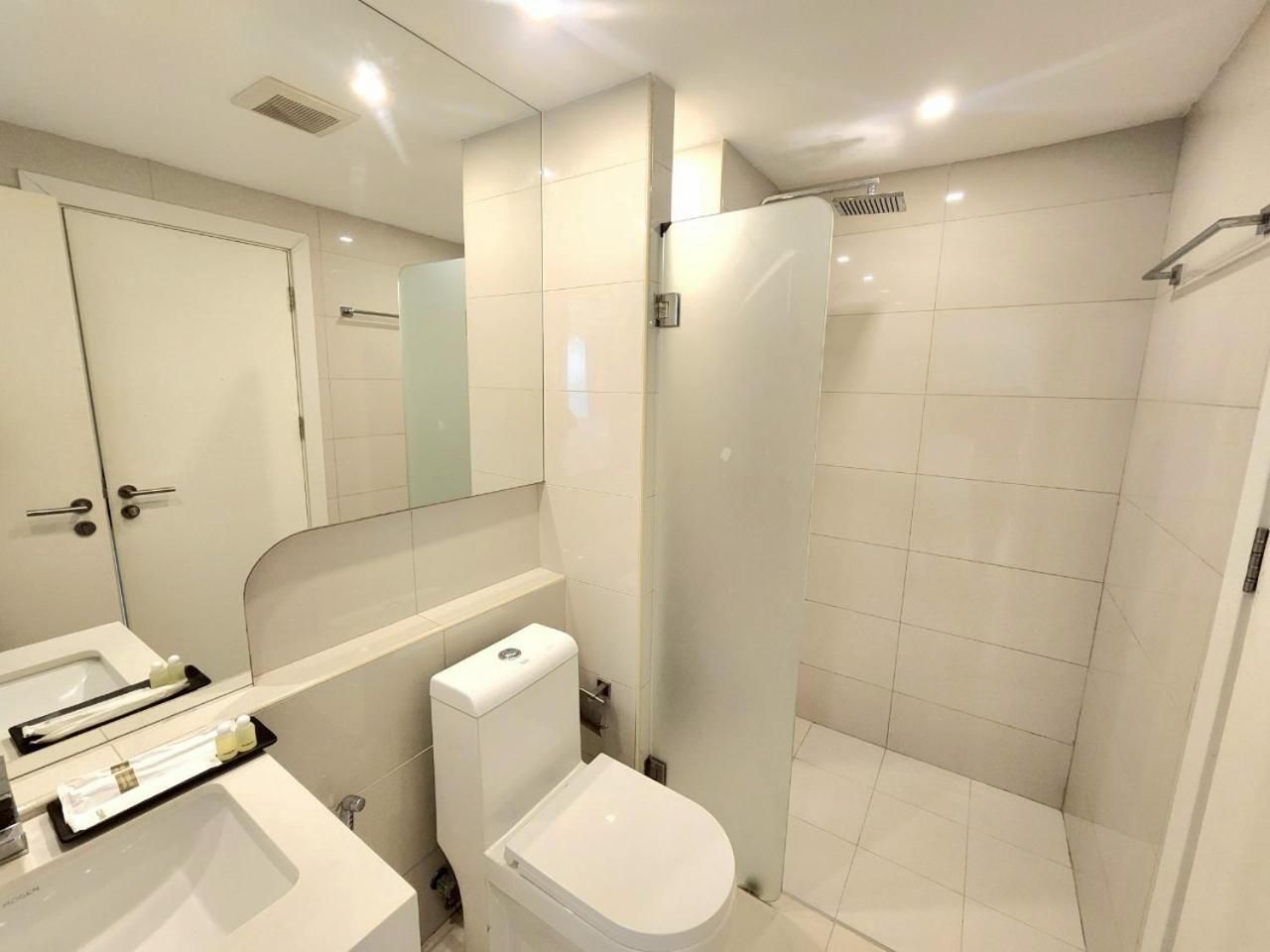 King Suite with Pool View