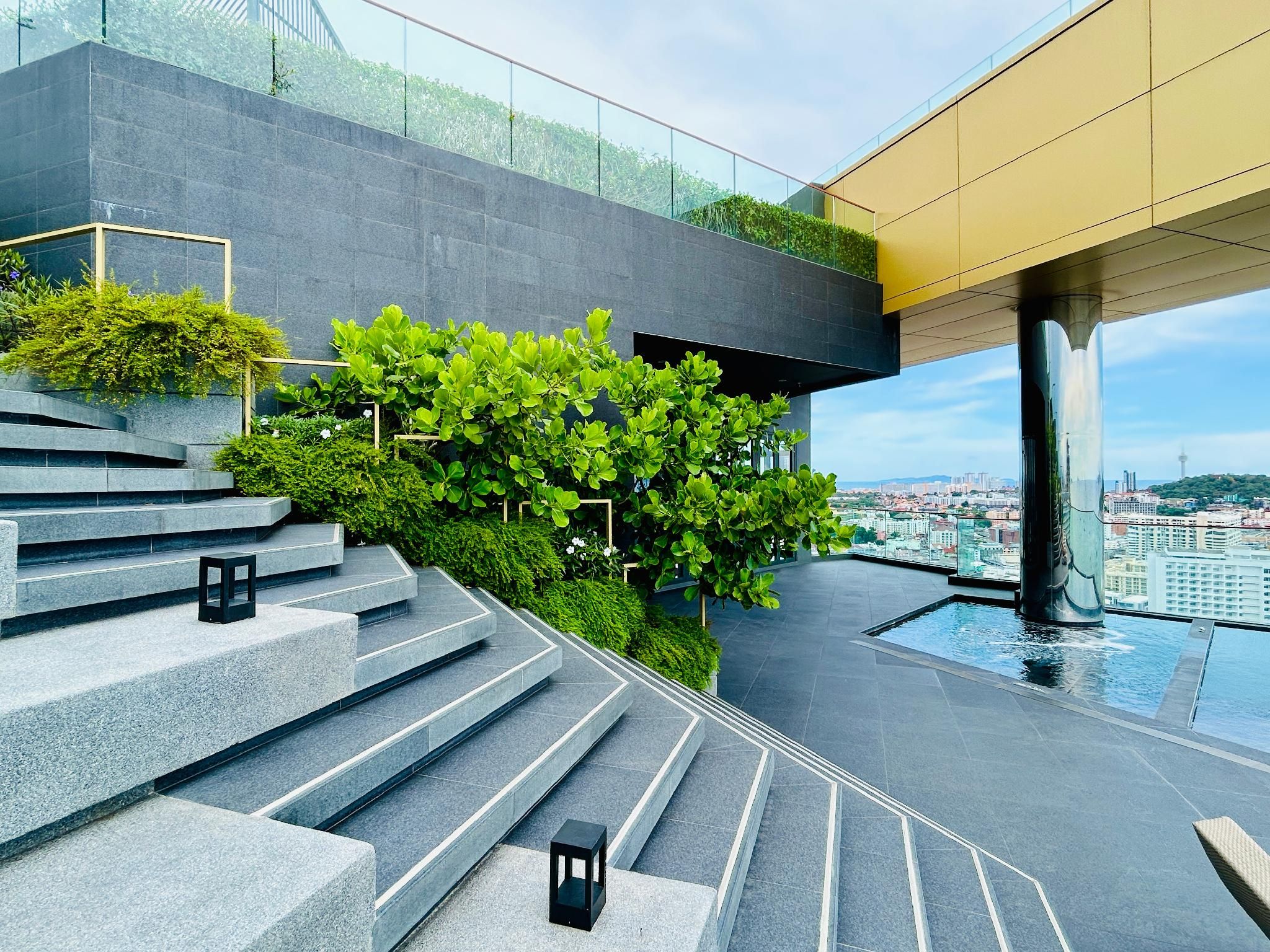 Edge Central Pattaya By Yoyo