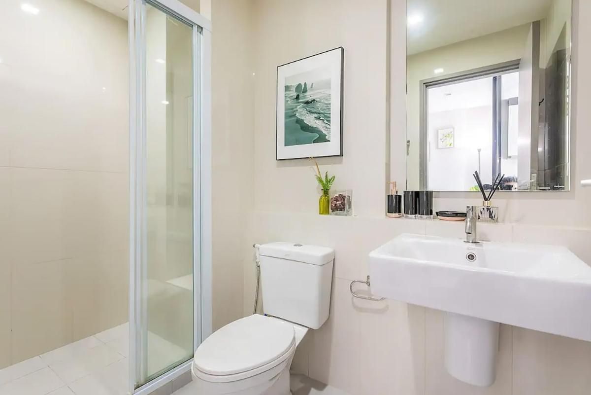 One-Bedroom Apartment with Balcony