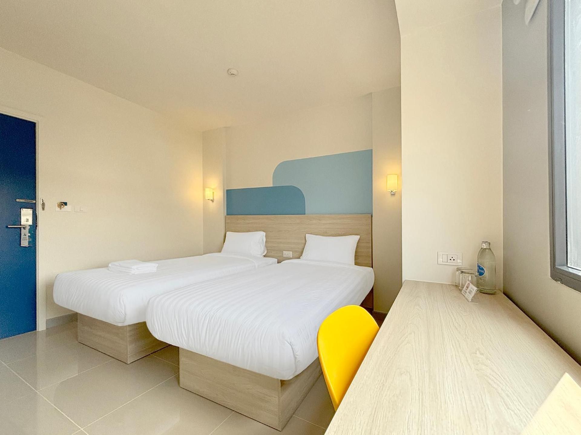 Standard Twin Room with Balcony