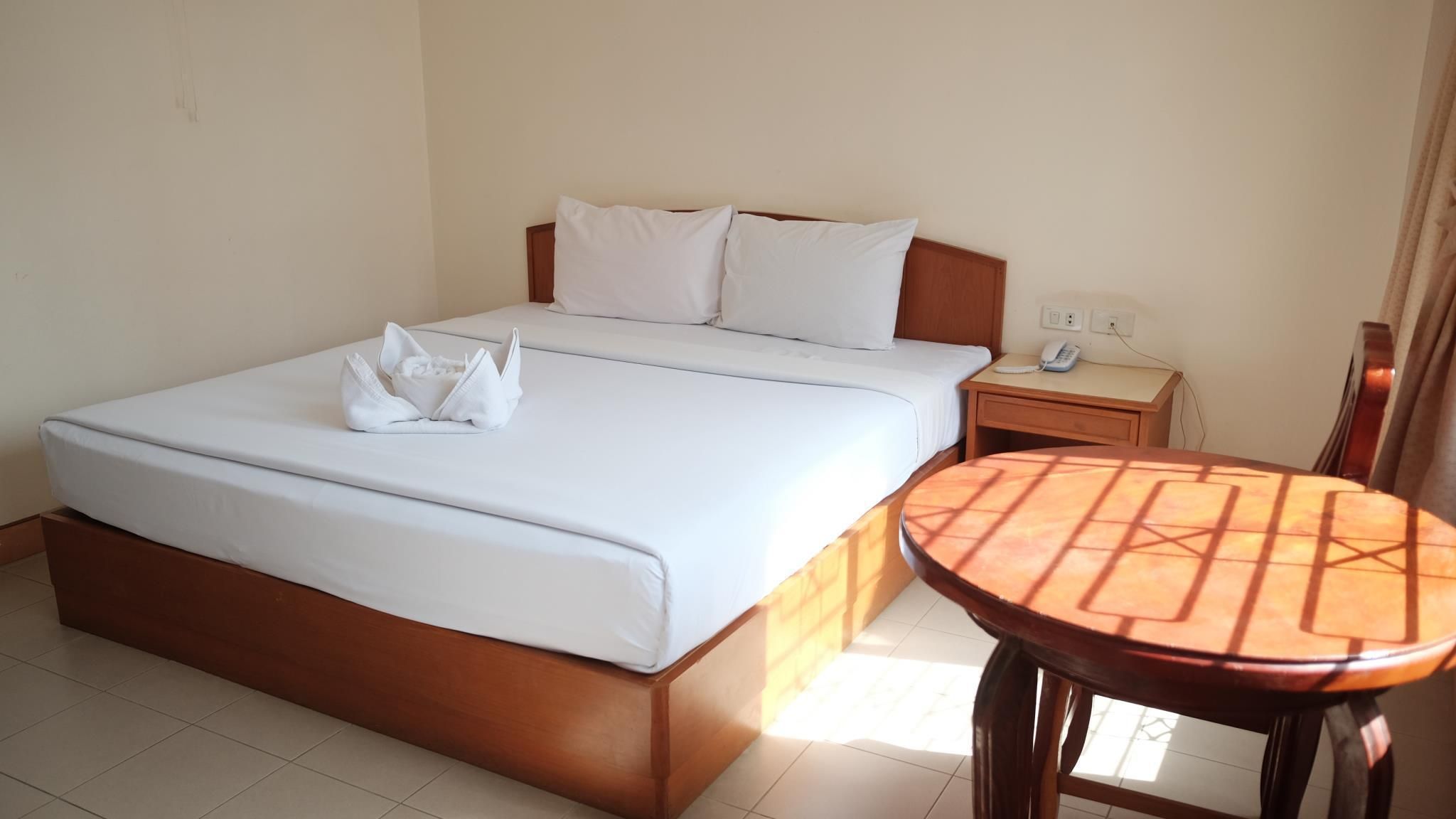 Standard room - road side