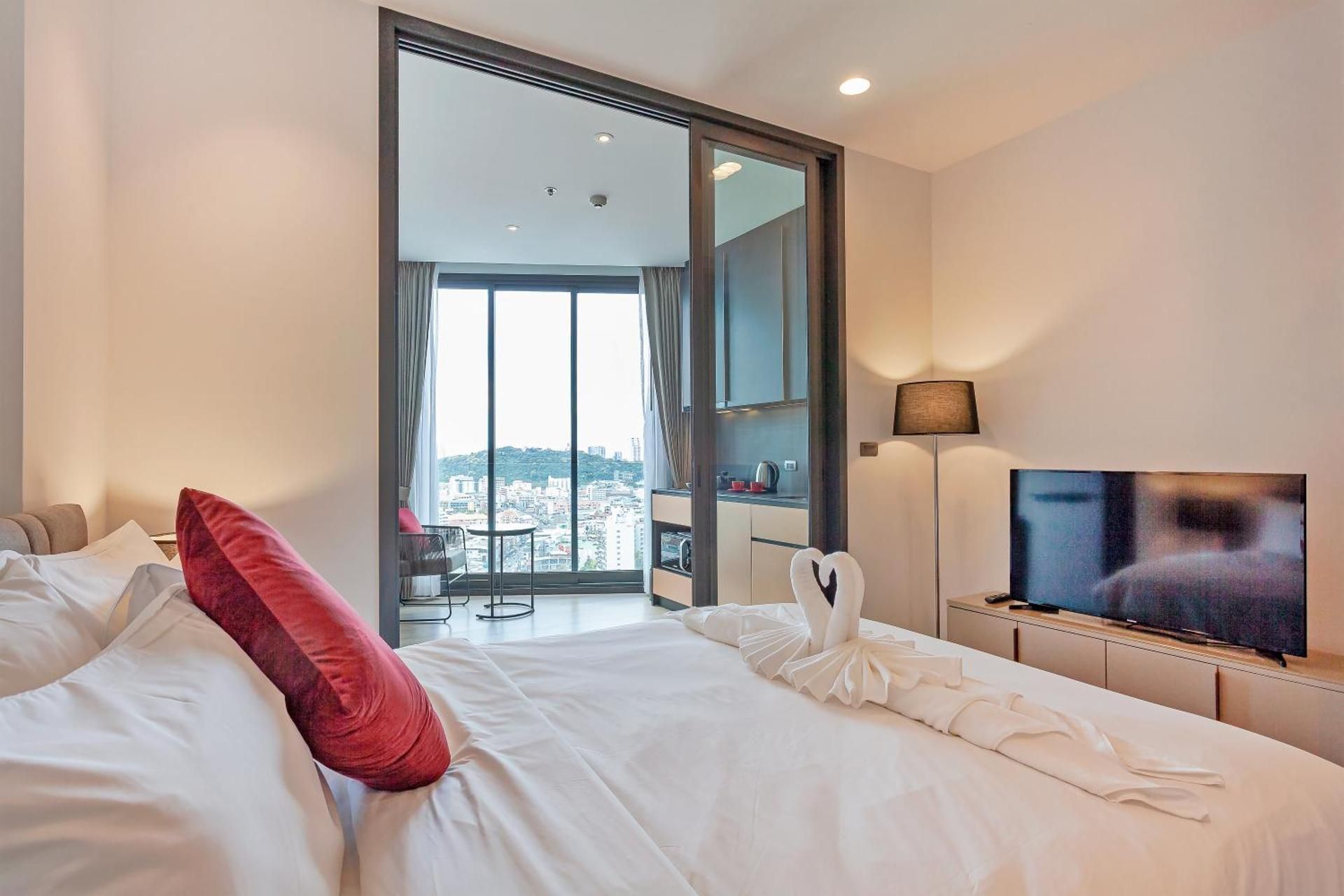 Edge Central Pattaya Ocean view visible fireworks Deluxe One-Bedroom Apartment with Ocean View