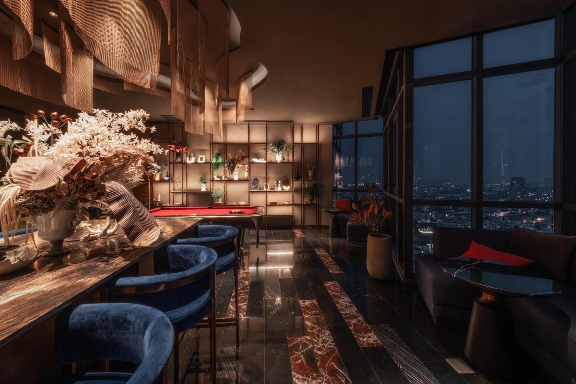 shared lounge/tv area