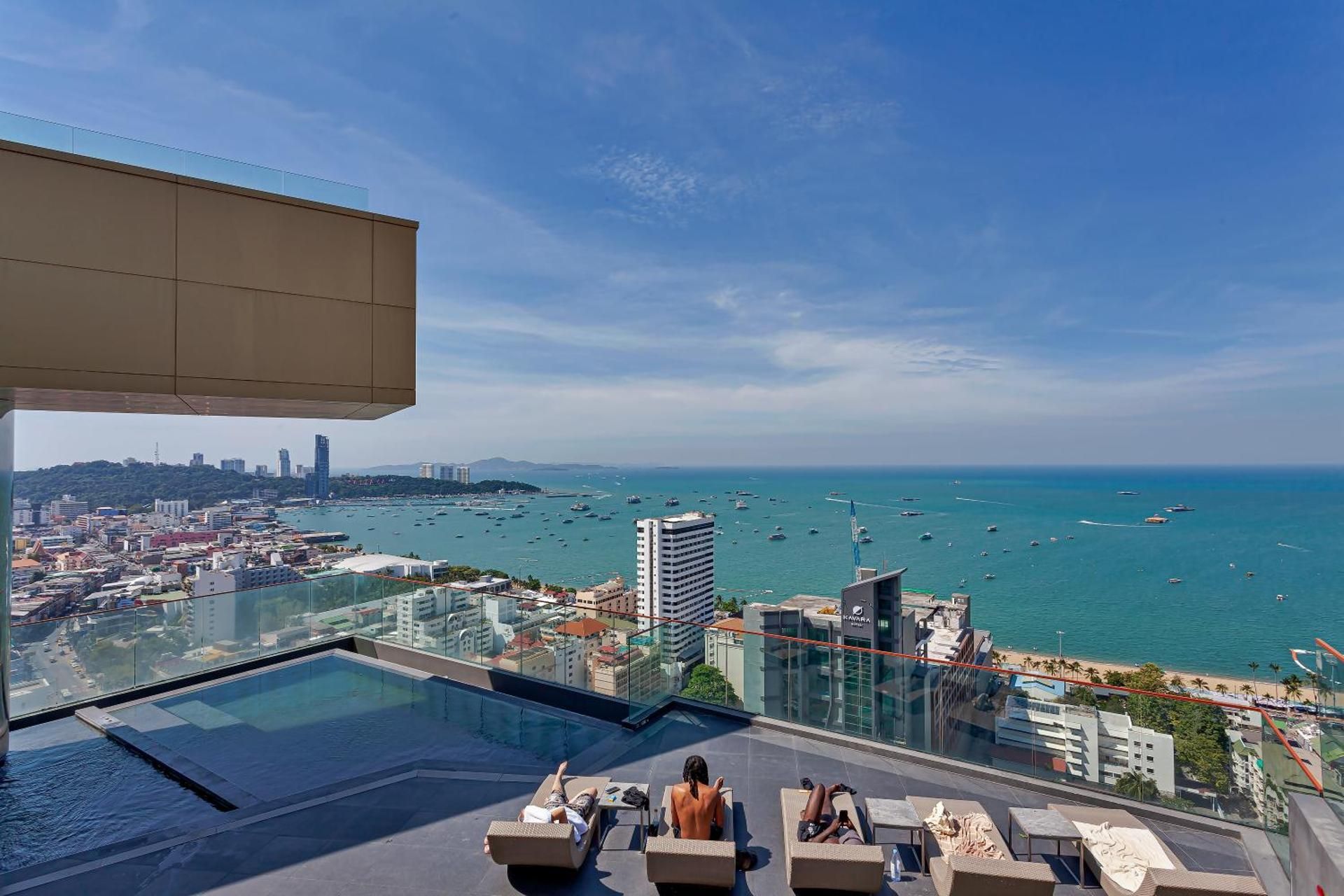 One-Bedroom Apartment with Sea View