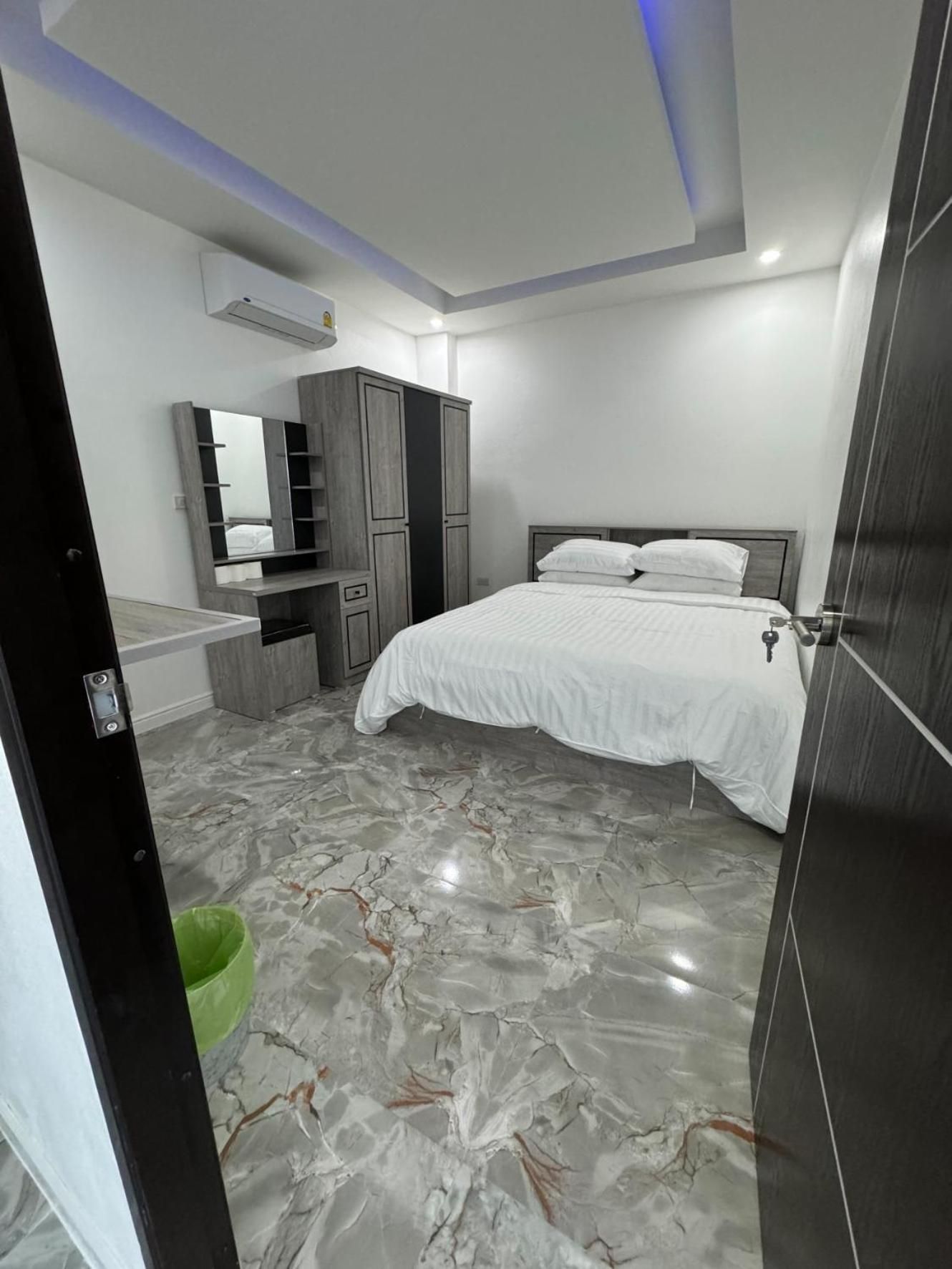 Moggy s Bar And Guest House Double Room