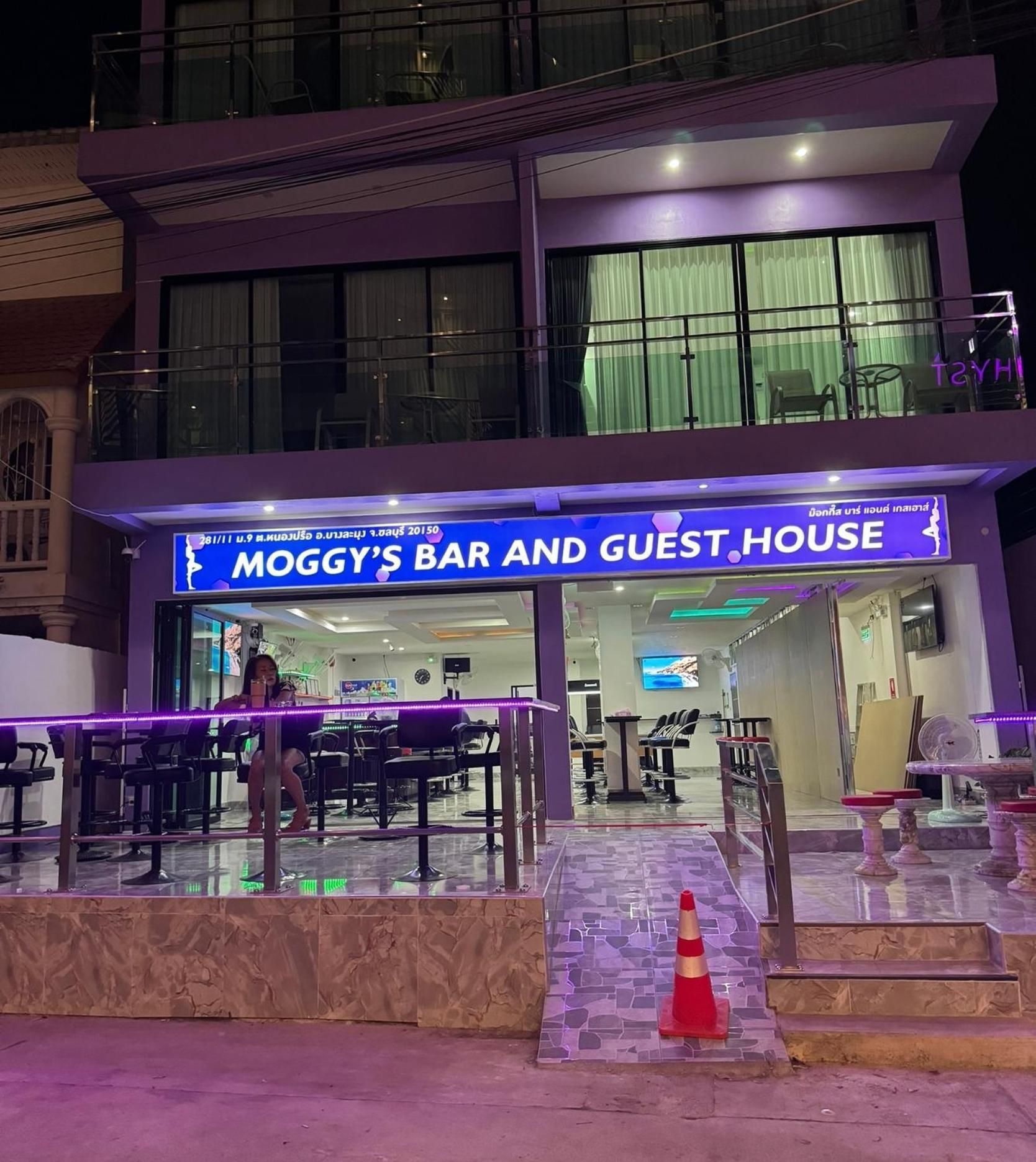 Moggy s Bar And Guest House
