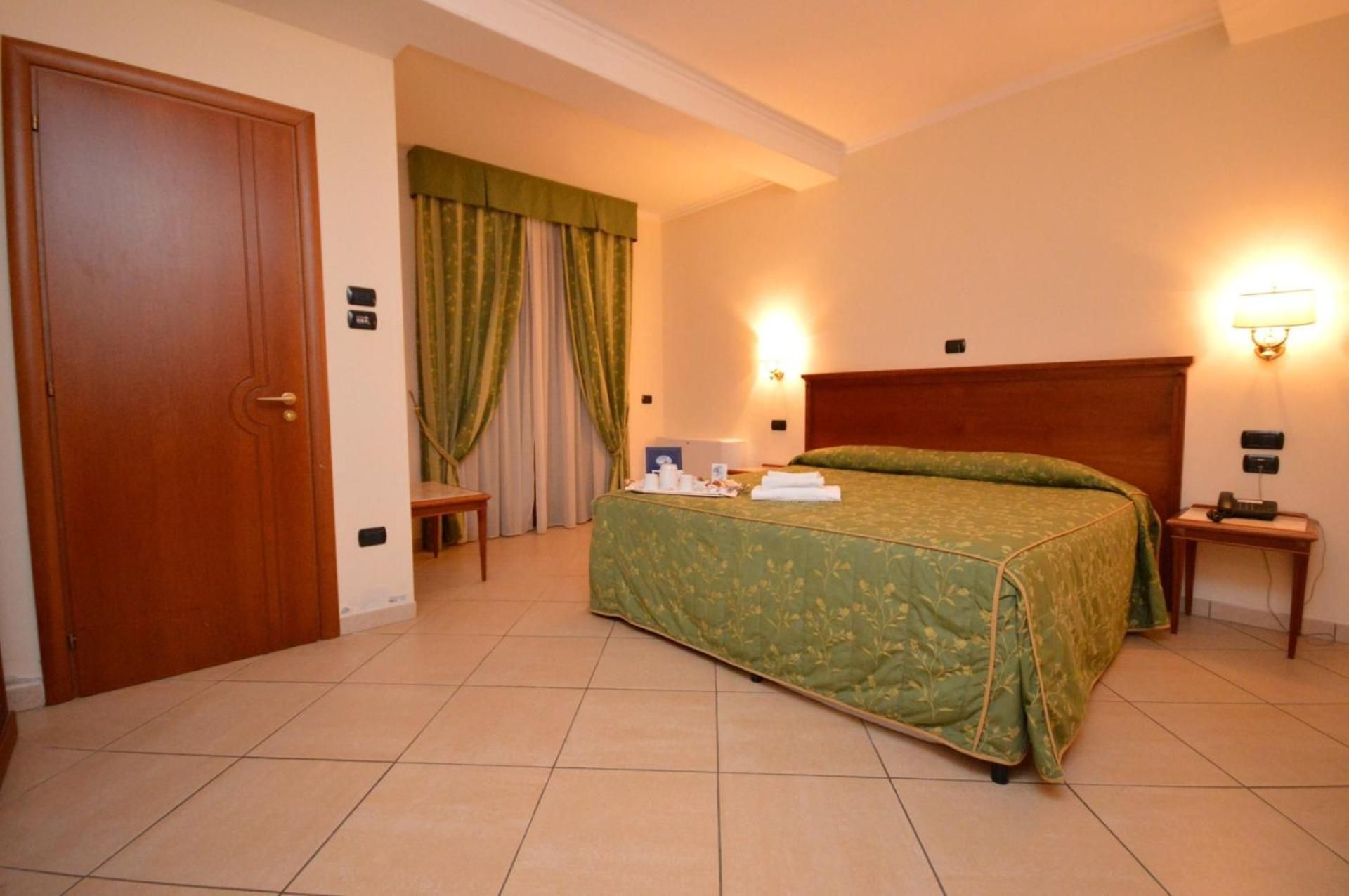 Deluxe Double or Twin Room with Sea View