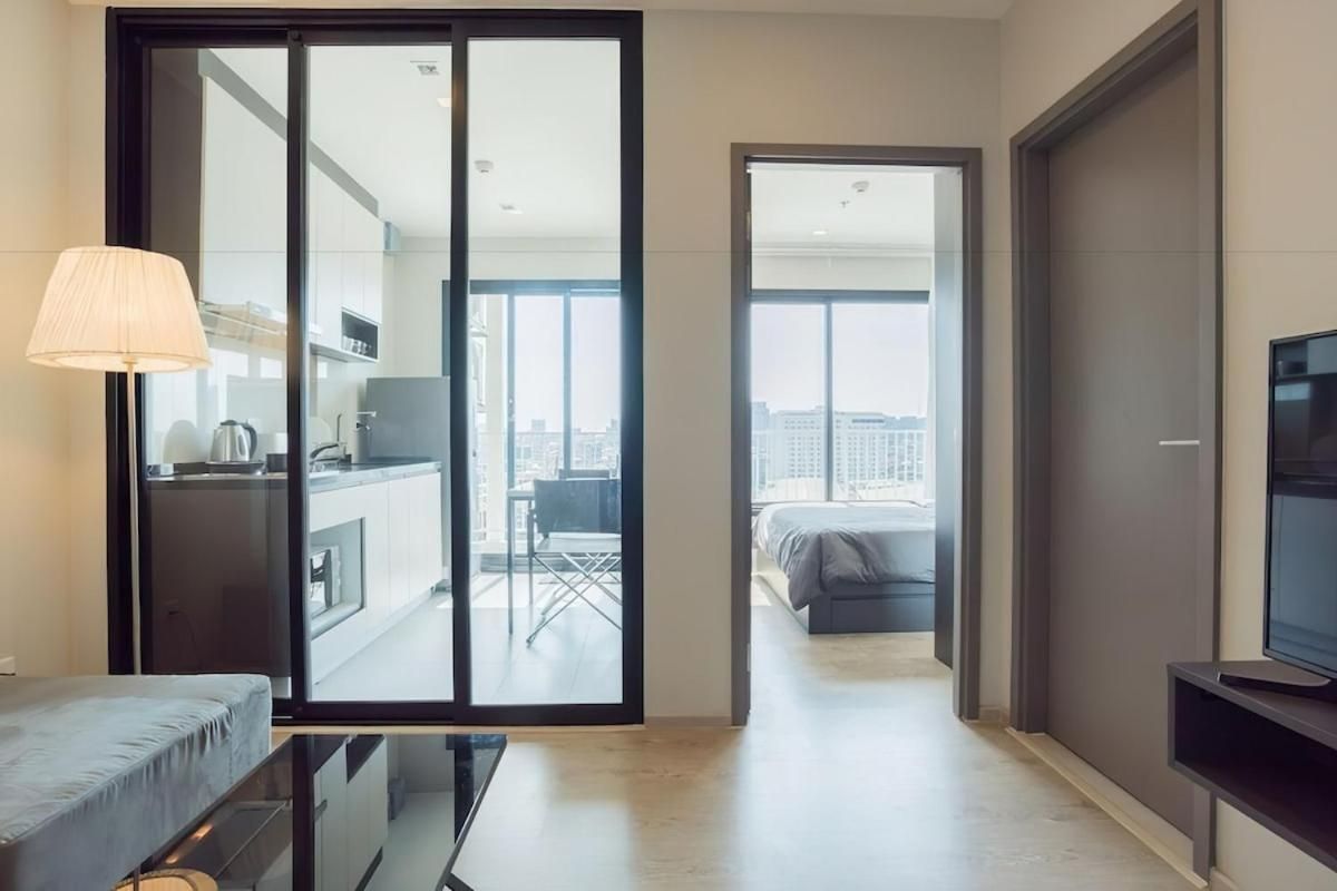 One-Bedroom Apartment with Balcony