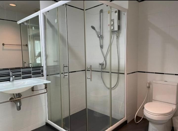 One-Bedroom Apartment with Balcony and Mountain View