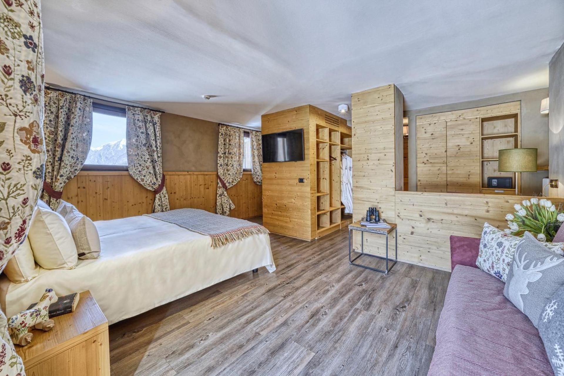 Junior Suite with Balcony