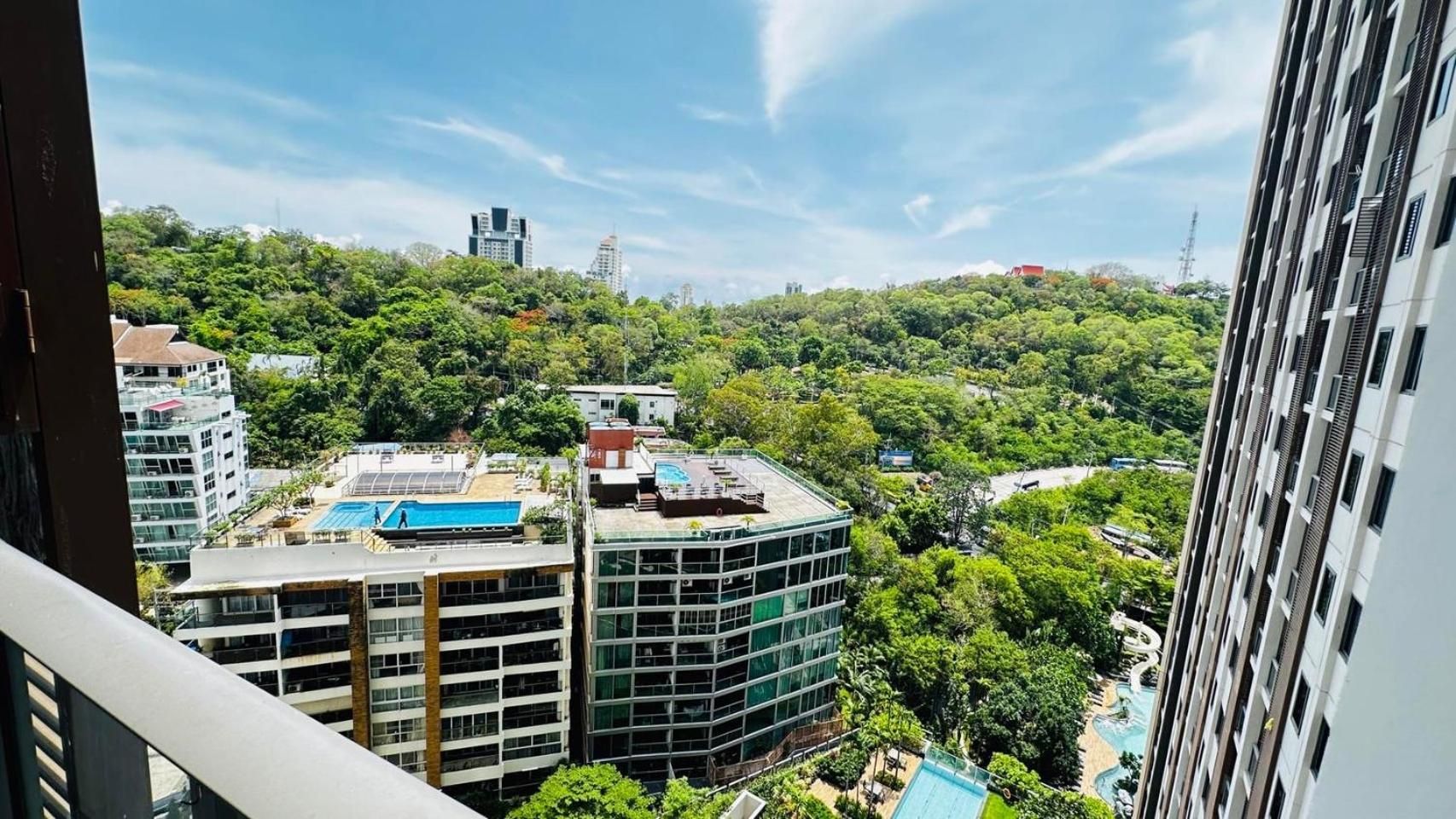 South Pattaya Condo delux view near walking street Suite with Balcony 2