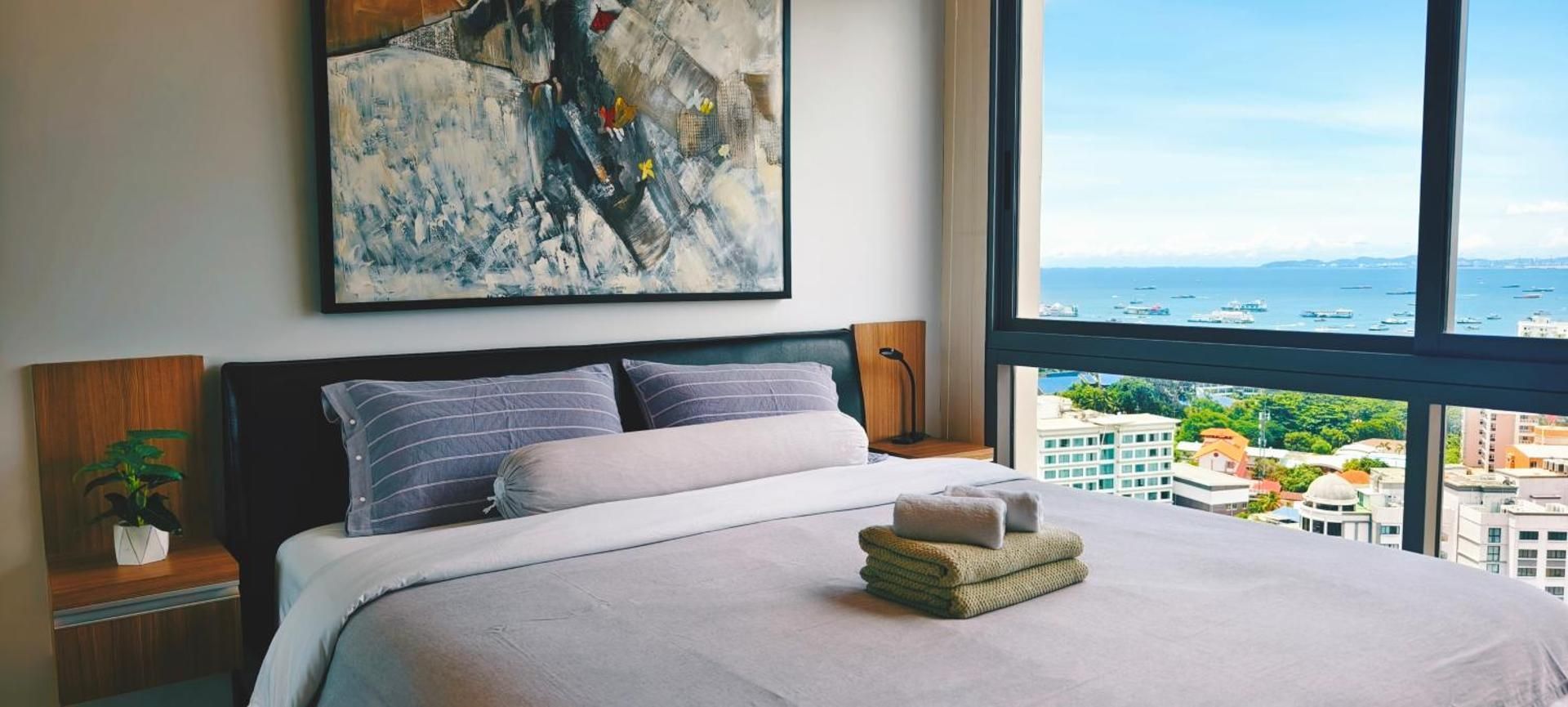 One-Bedroom Apartment with Sea View