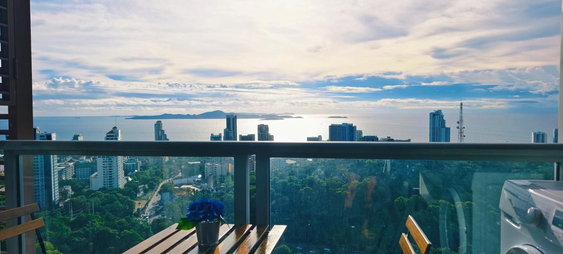 South Pattaya Condo delux view near walking street Two-Bedroom Suite