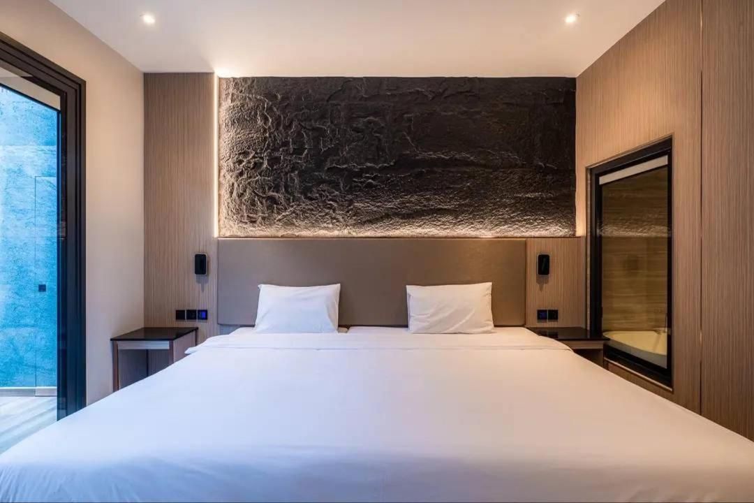 Tonnam pool villa Entire House