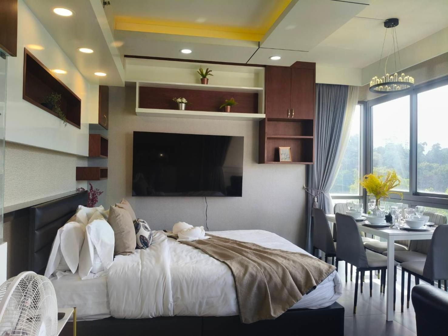 Three-Bedroom Apartment with Ocean View