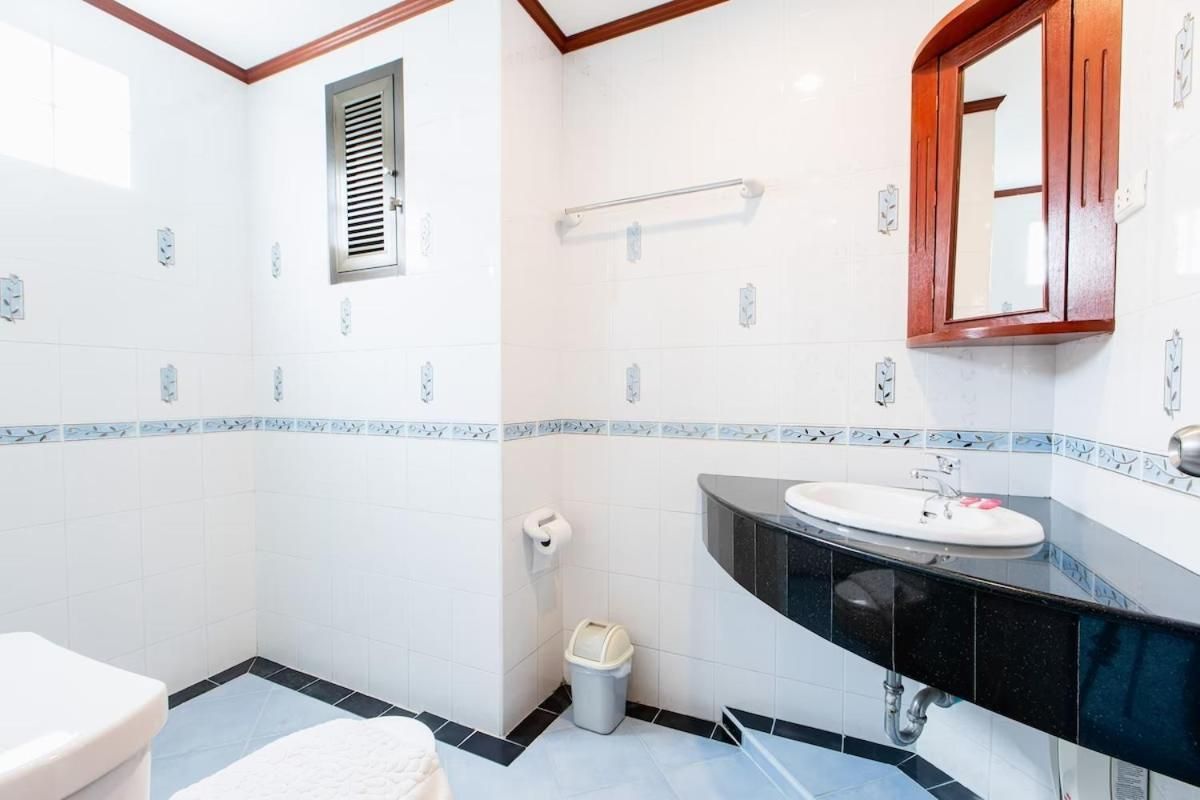 Selina place Double Room with Balcony 3