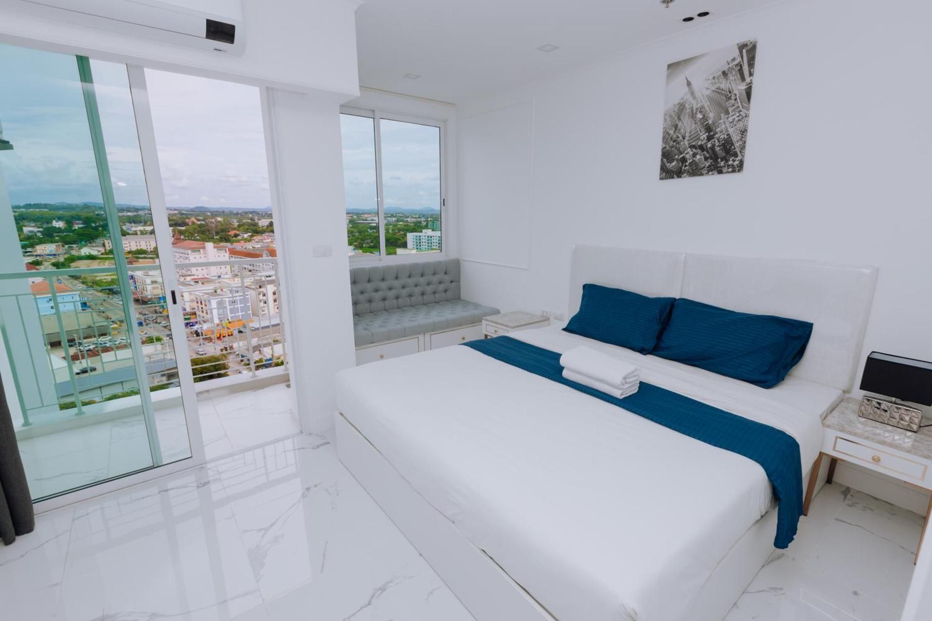 Empier tower Serviced Apartment Suite with Balcony