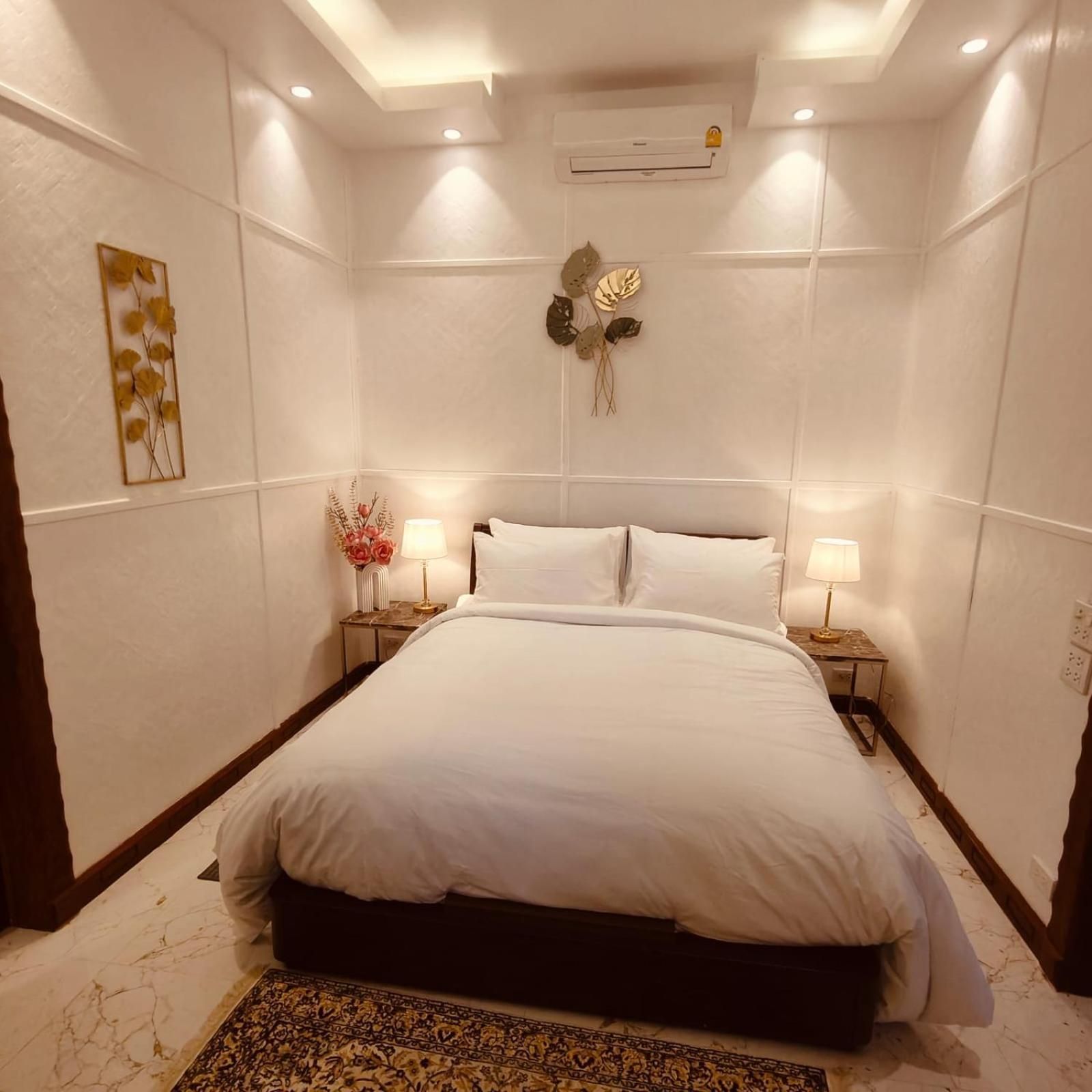 Standard Queen Room
