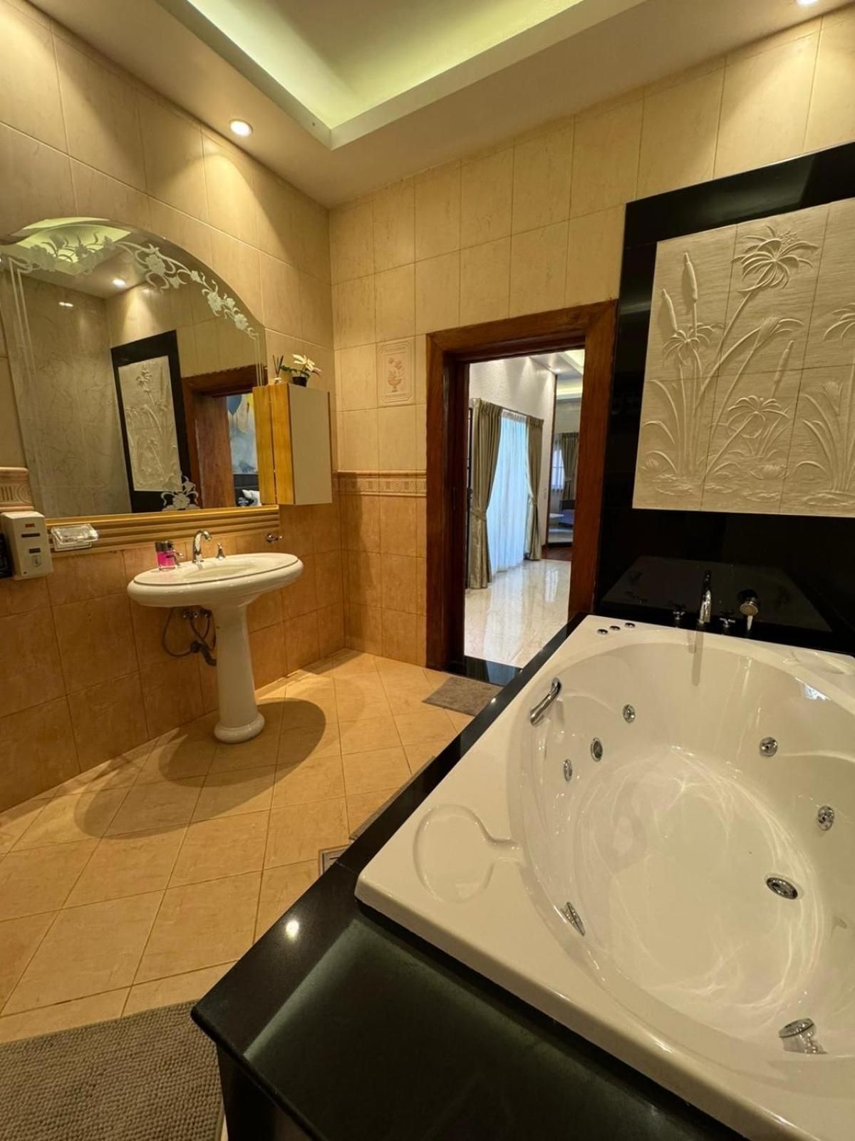 King Suite with Spa Bath