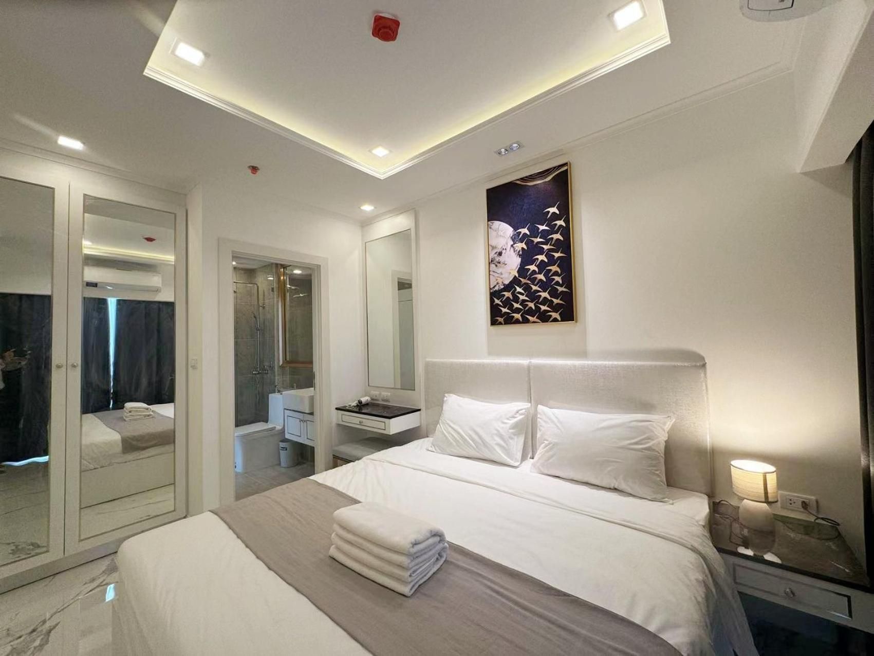 One-Bedroom Apartment with Balcony