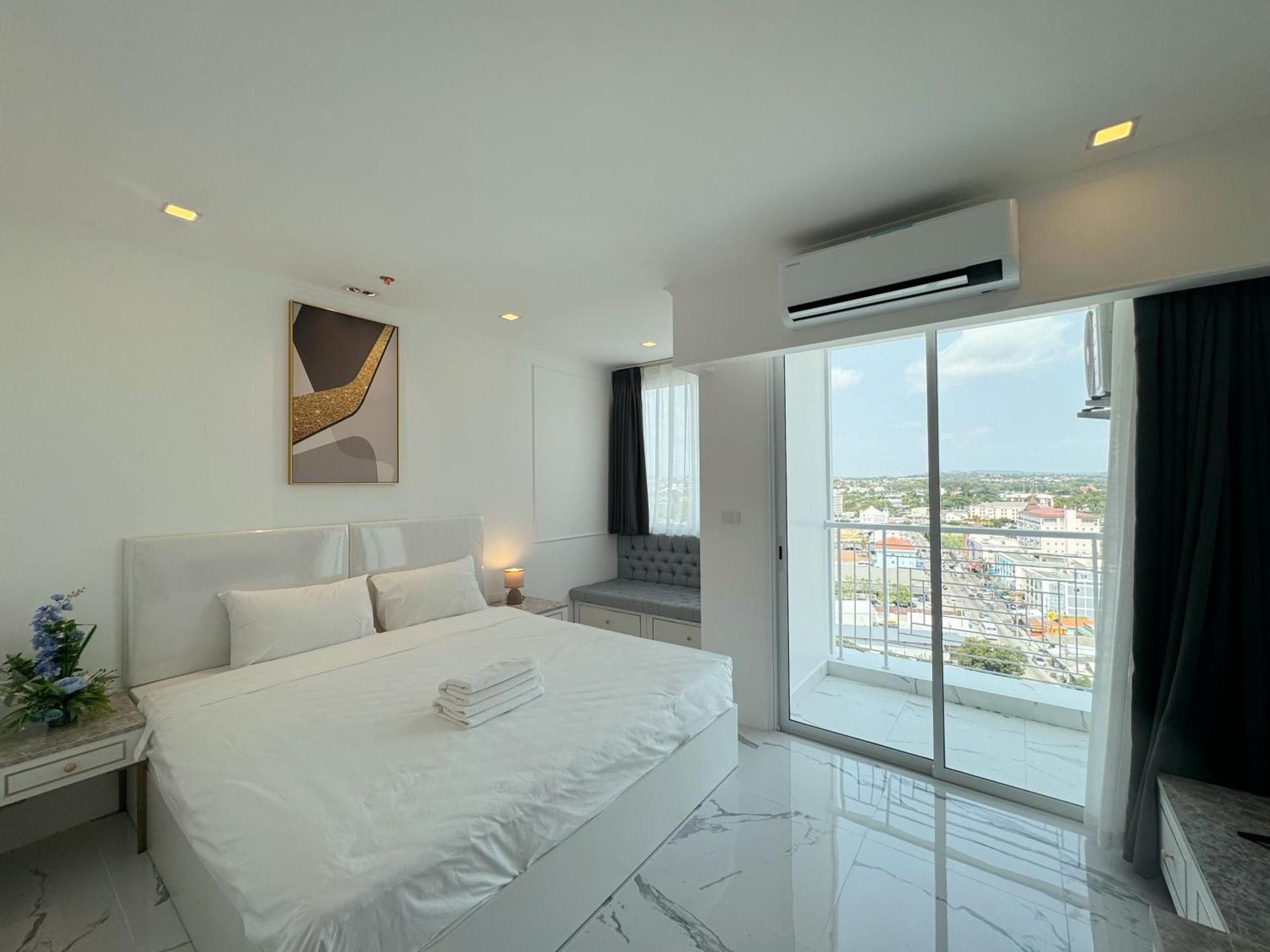 Studio Apartment with King Bed