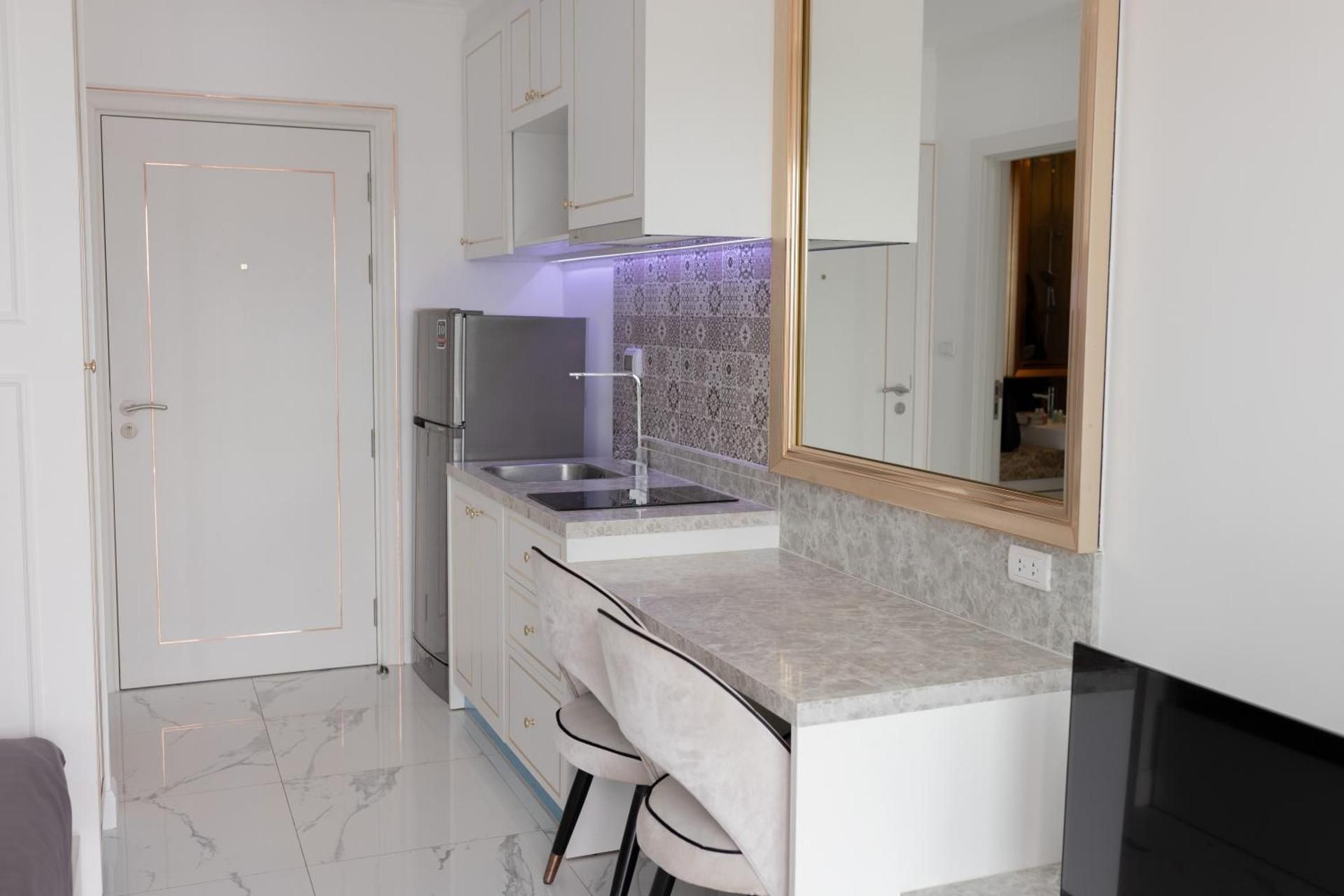 Studio Apartment with Balcony